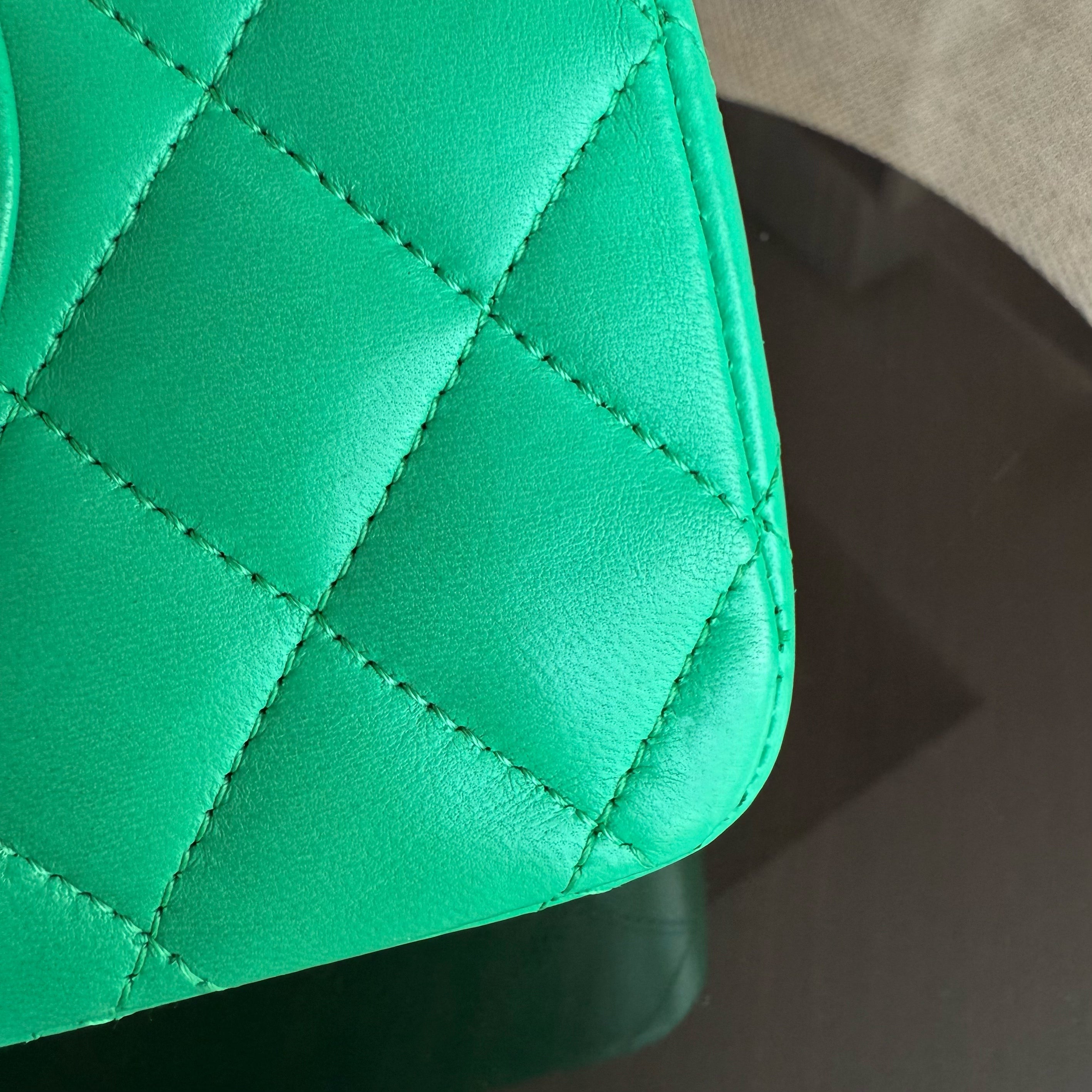 Chanel Classic Flap Medium - 25CM Quilted Lambskin Green Gold Hardware Series 18