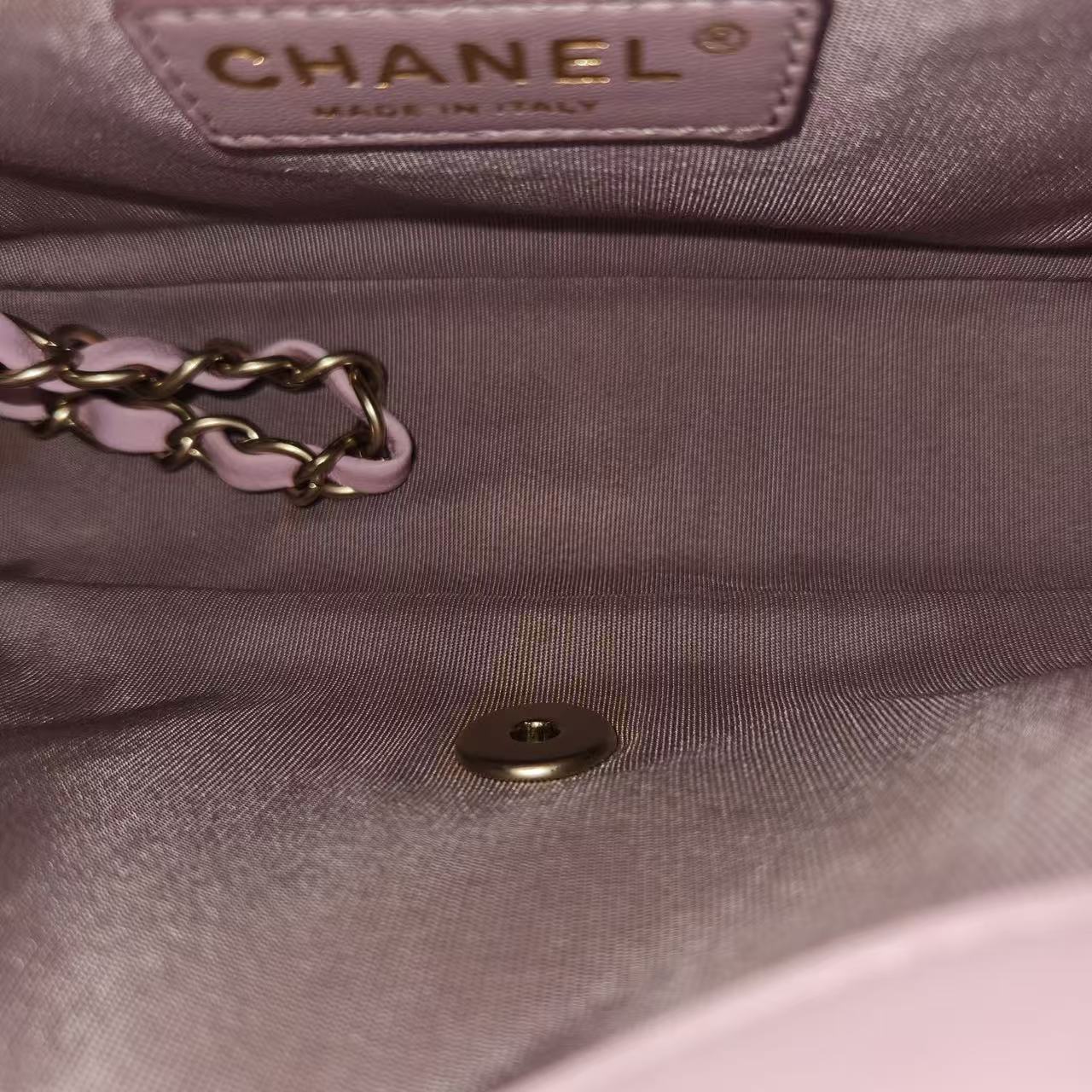 Chanel Chic Flap Small - 23CM Quilted Lambskin Sakura Light Pink Gold Hardware Series 21