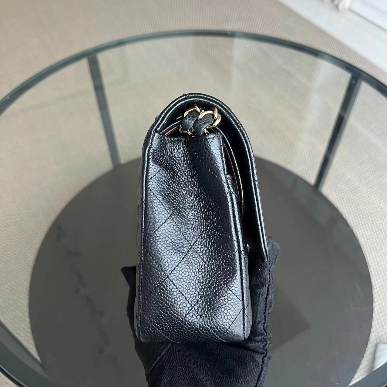 Classic Flap Medium Caviar 25CM Calfskin Black Golden Hardware Series 25