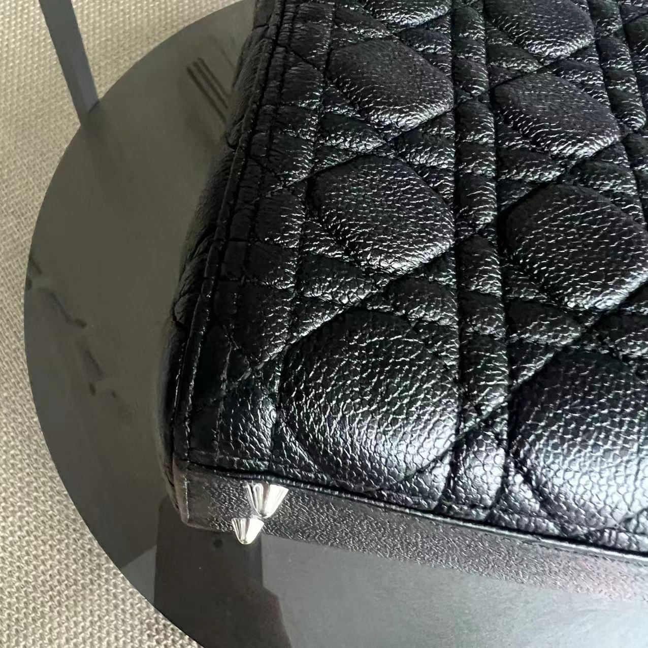 *Rare Caviar* Lady Medium Grained Calfskin Black Silver Hardware
