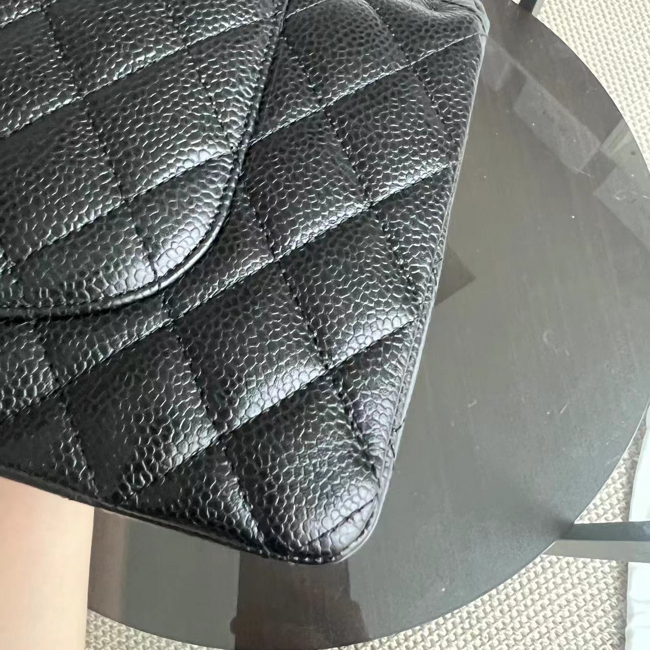 Classic Flap Medium Caviar 25CM Calfskin Black Golden Hardware Series 25