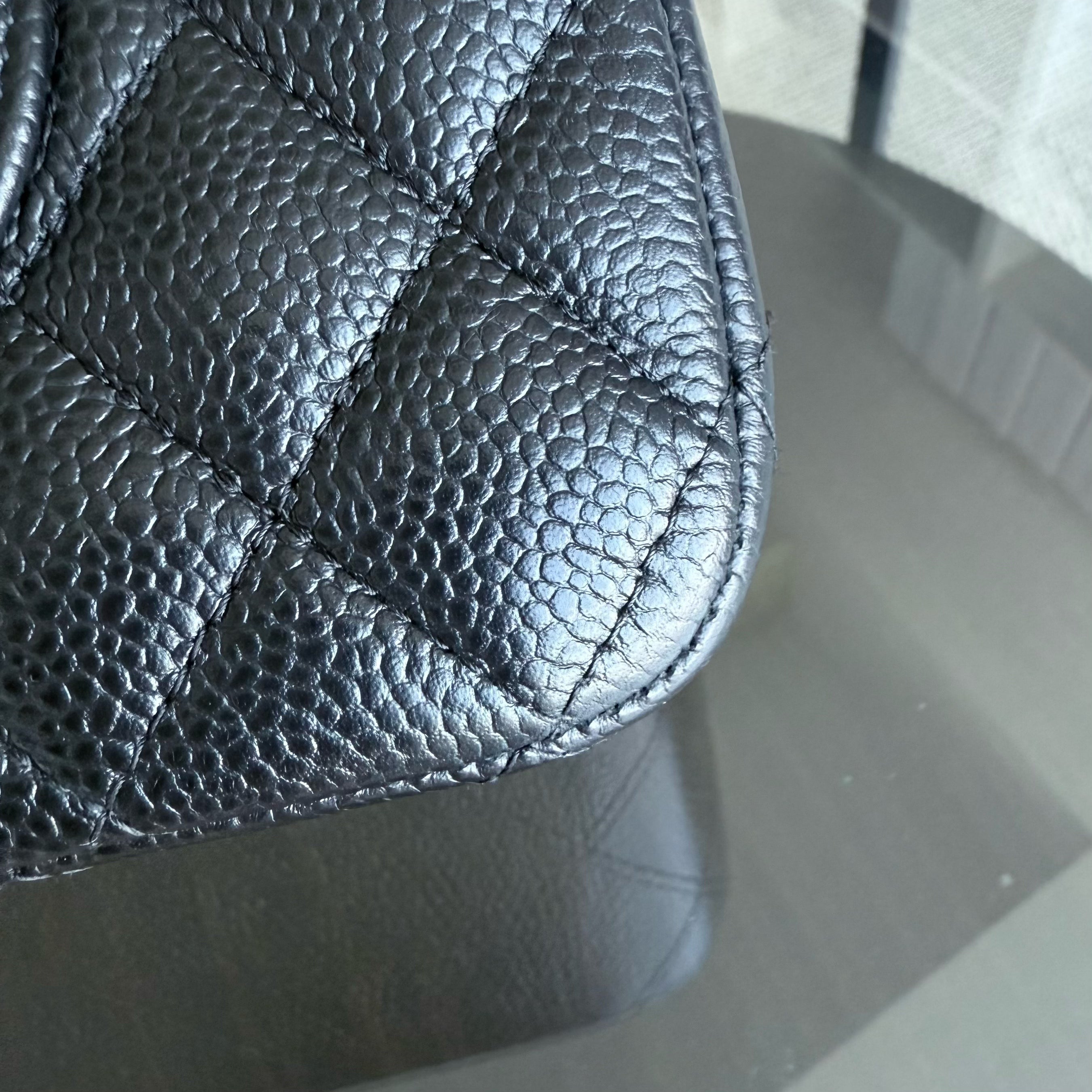 Chanel Classic Flap Medium - Caviar 25CM Quilted Black Gold Hardware Series 25