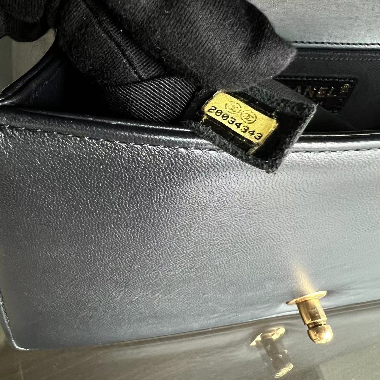 Chanel Black Boy Old Medium 25CM Quilted Lambskin Iridescent Leboy Black GHW No 20 - Luxury Evermore