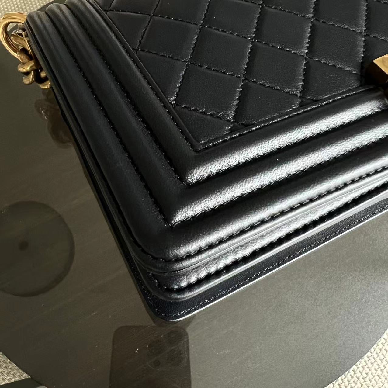 Chanel Black Boy Old Medium 25CM Quilted Lambskin Iridescent Leboy Black GHW No 20 - Luxury Evermore