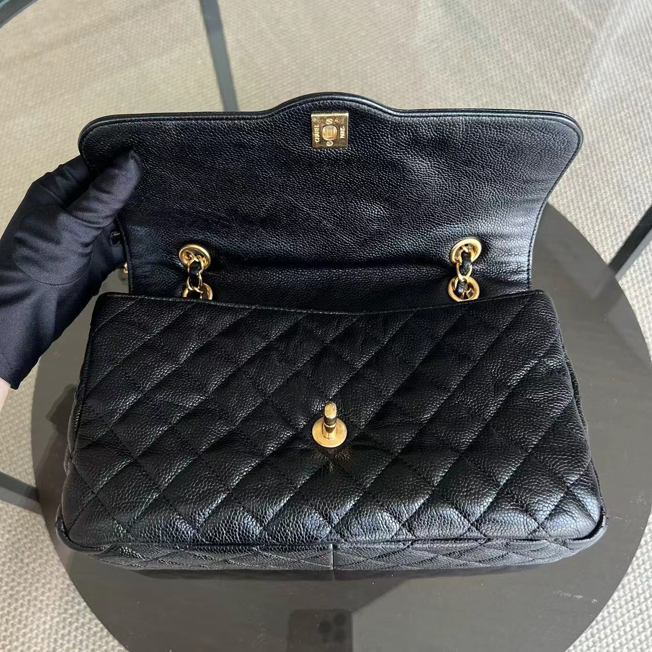 Chanel Caviar Seasonal Flap Two Tone Quilted Grained Calfskin Golden Hardware Series 21 - Luxury Evermore