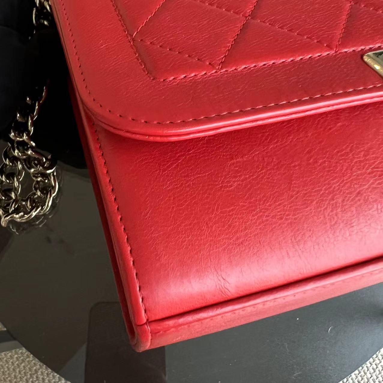 Chanel Medium Label Click Flap Quilted Grained Calfskin Red Golden Hardware Series 24 - Luxury Evermore