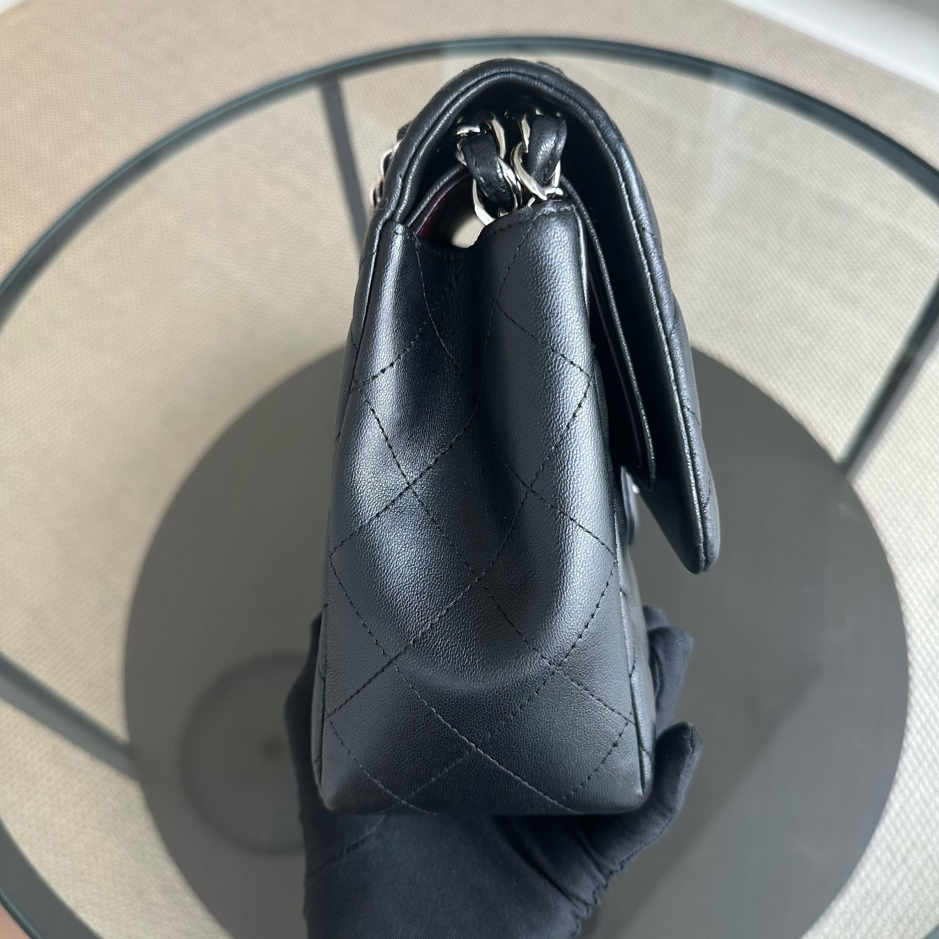 Jumbo Classic Flap Double Flap Quilted Lambskin Black SHW No 18