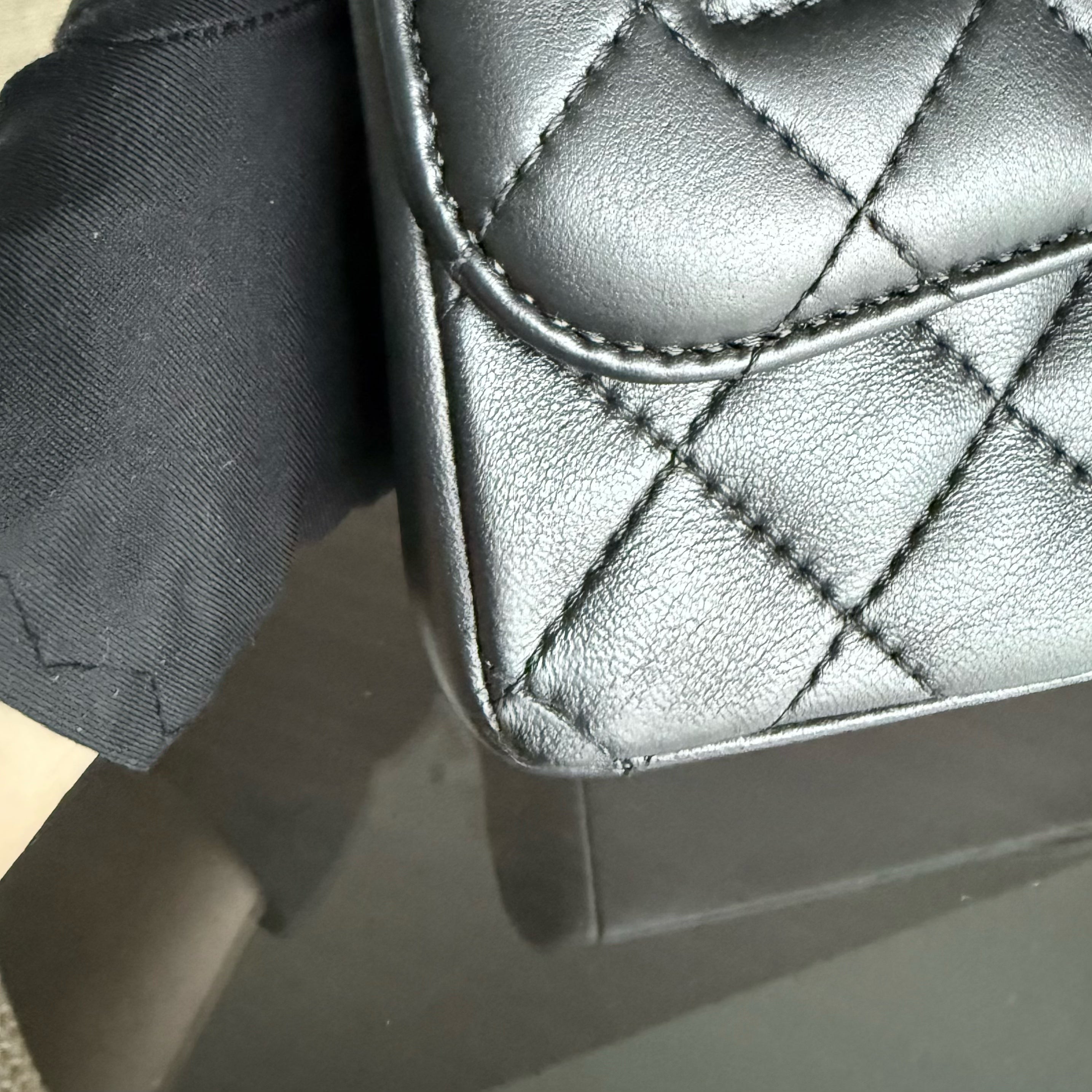 Chanel Mademoiselle Chic Flap Small - 23CM Quilted Lambskin Black Gold Hardware Series 21