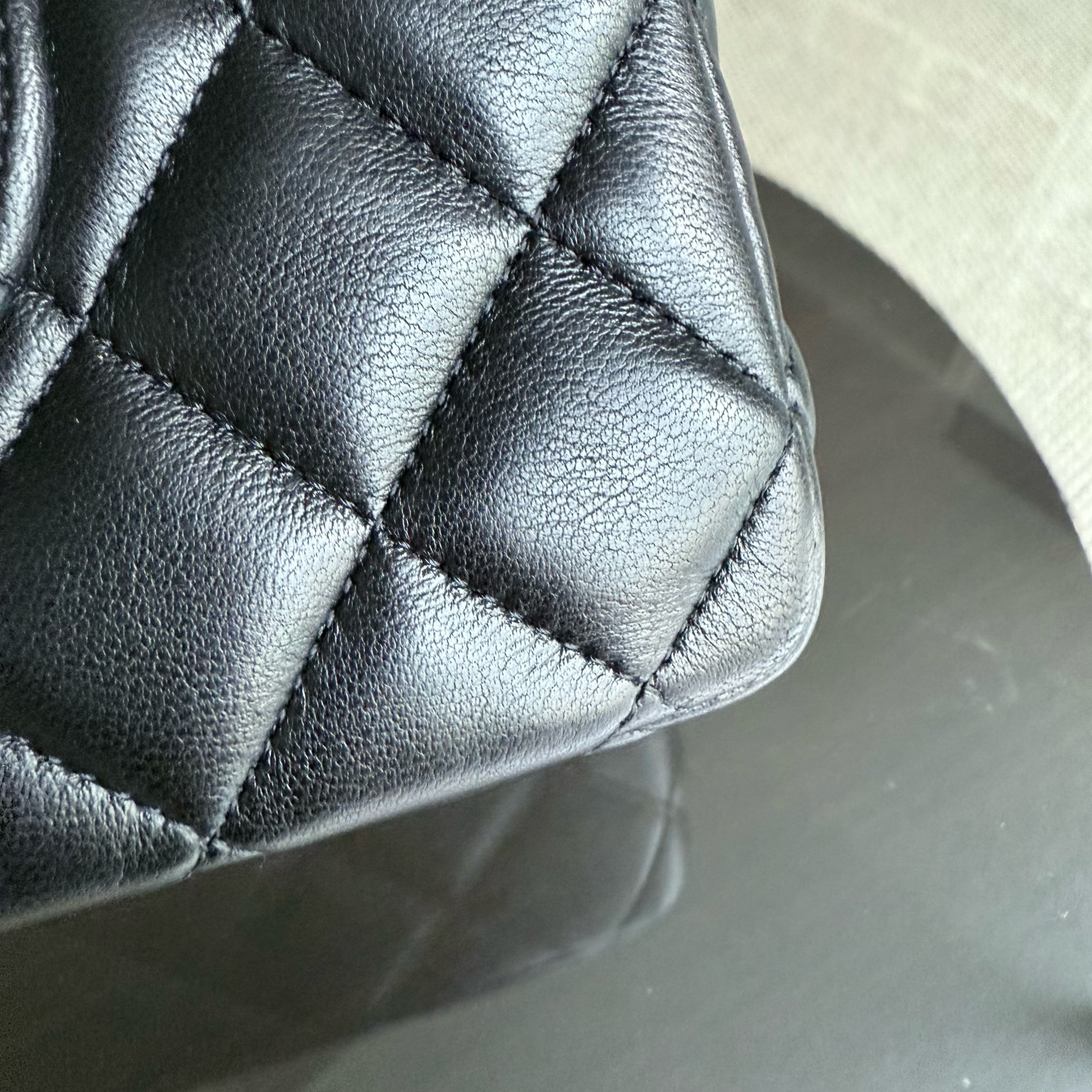 Chanel Classic Flap Medium - Special Valentine Edition 25CM Quilted Lambskin Black Gold Hardware Series 19