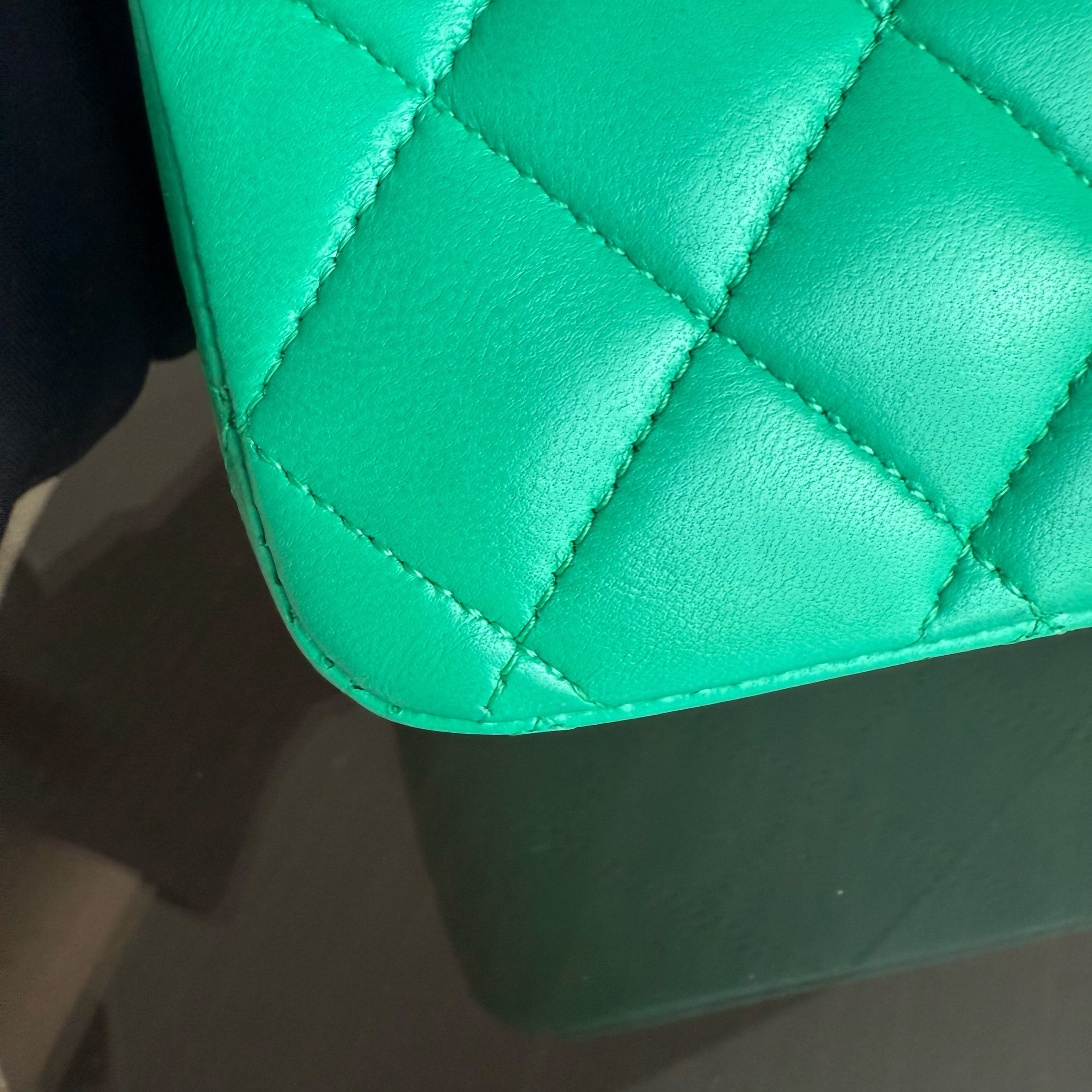 Chanel Classic Flap Medium - 25CM Quilted Lambskin Green Gold Hardware Series 18