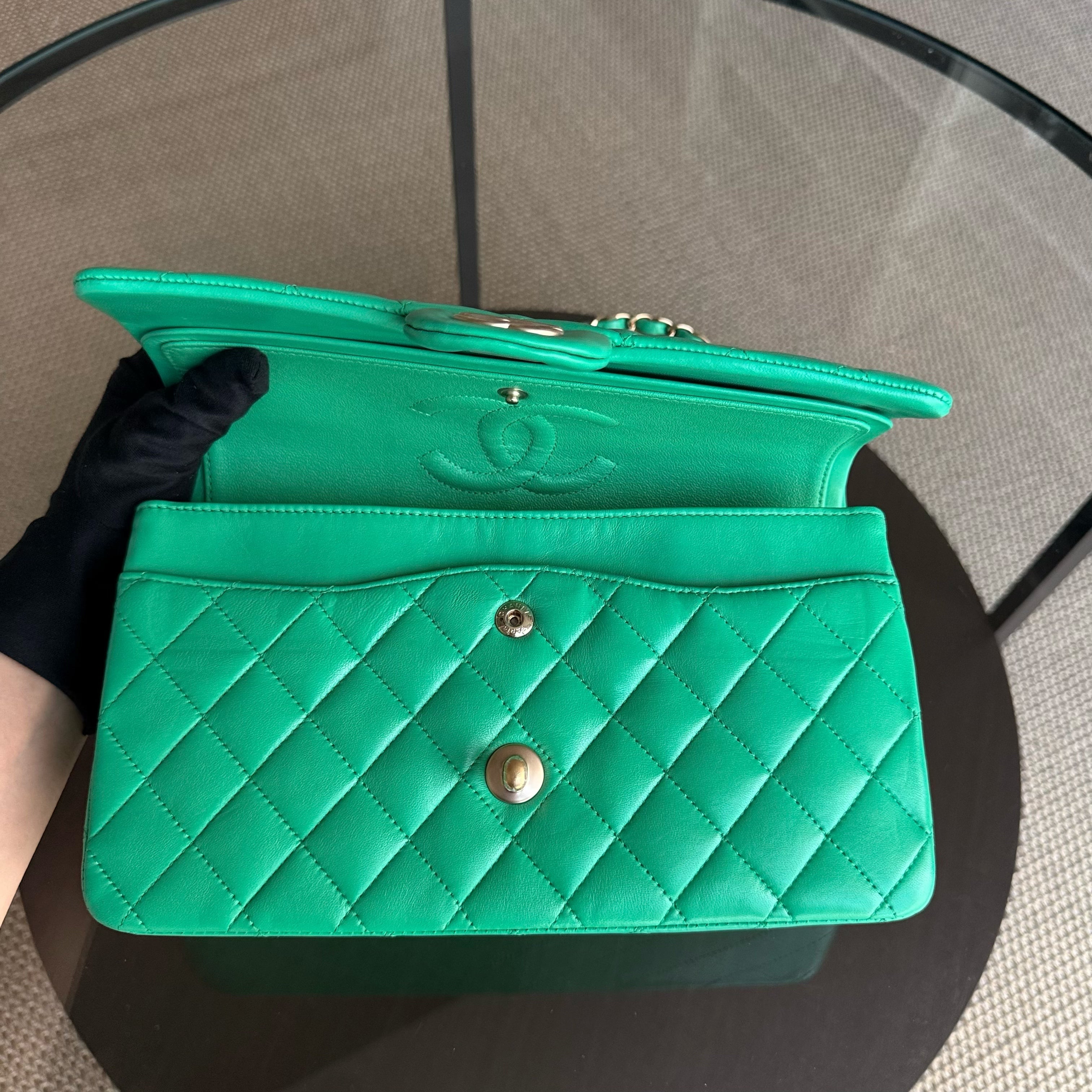 Chanel Classic Flap Medium - 25CM Quilted Lambskin Green Gold Hardware Series 18