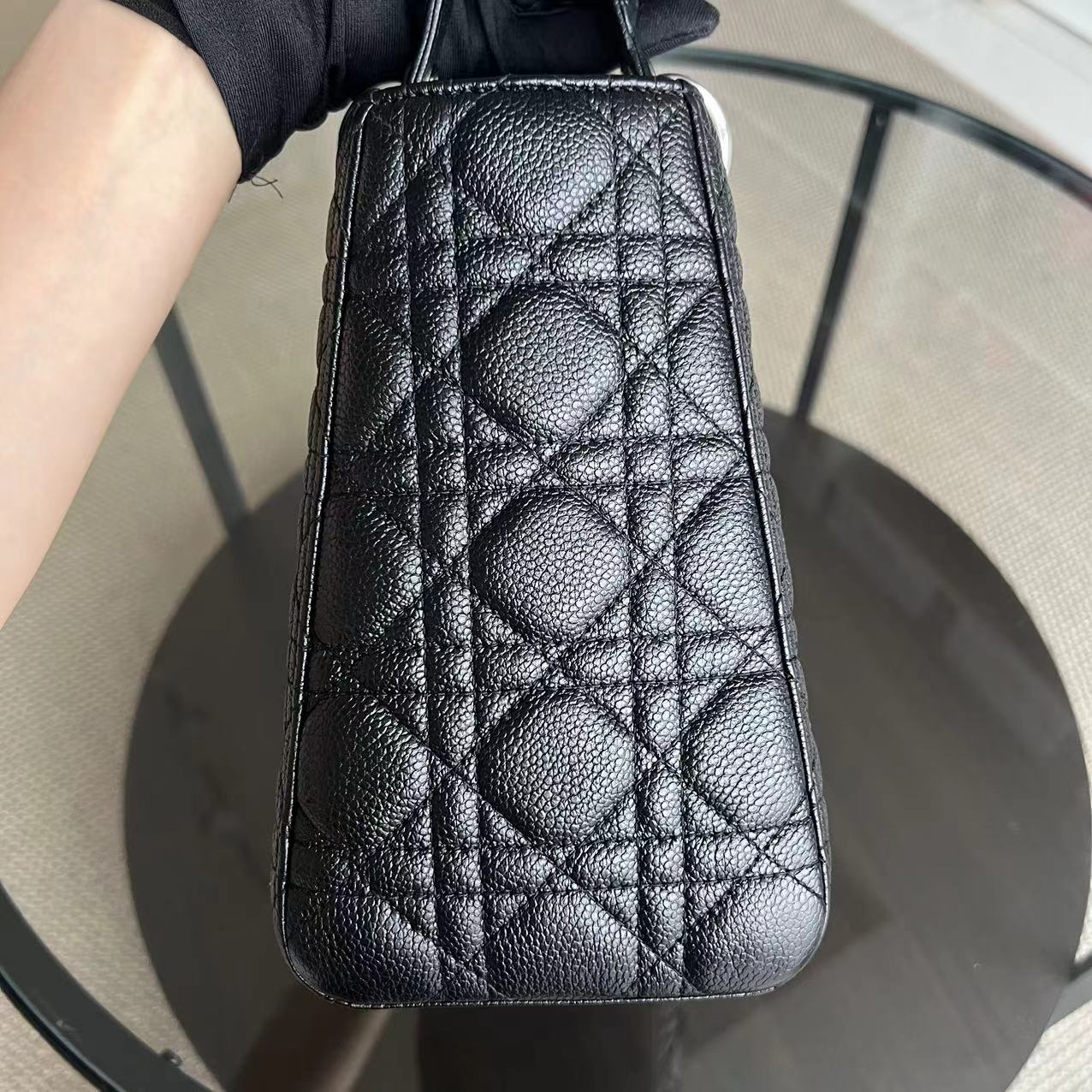 *Rare Caviar* Lady Medium Grained Calfskin Black Silver Hardware