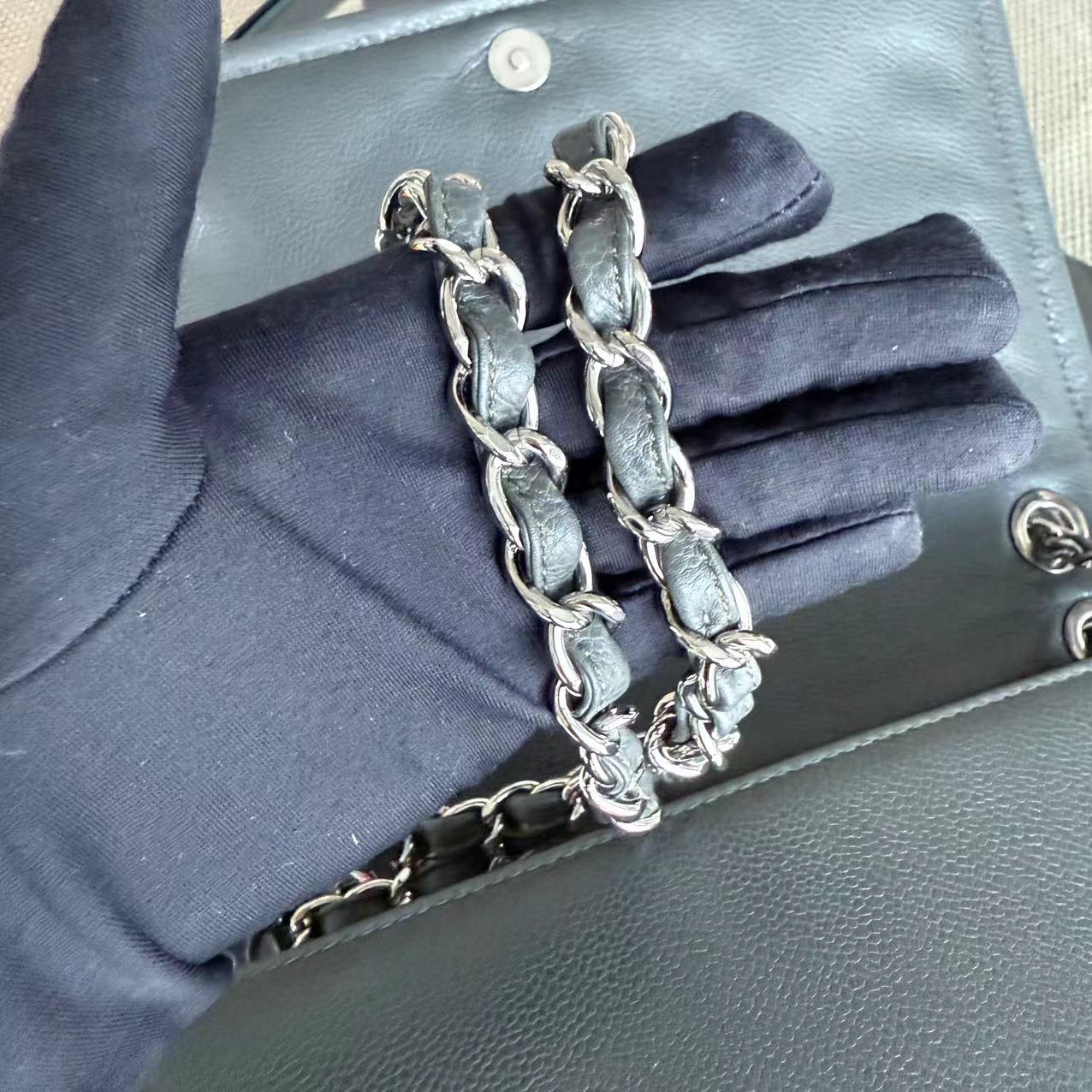 Chanel Caviar Seasonal Jumbo CC Flap 29CM Green Silver Hardware Series 15