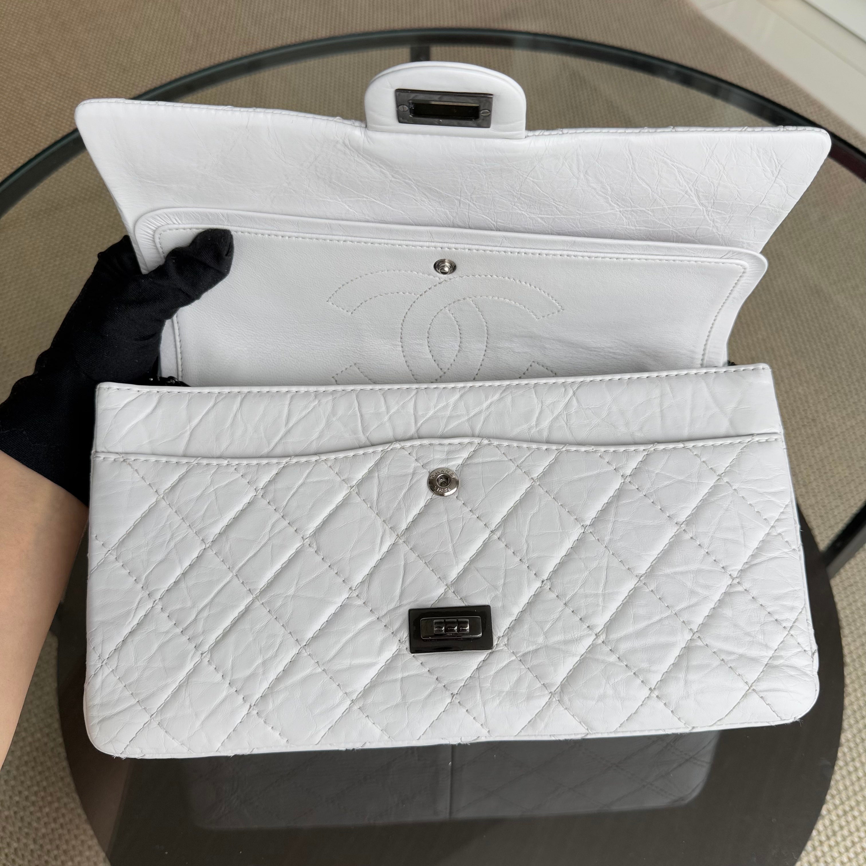 Chanel 2.55 Reissue 226 - 28CM Quilted Calfskin White Black Hardware Series 12