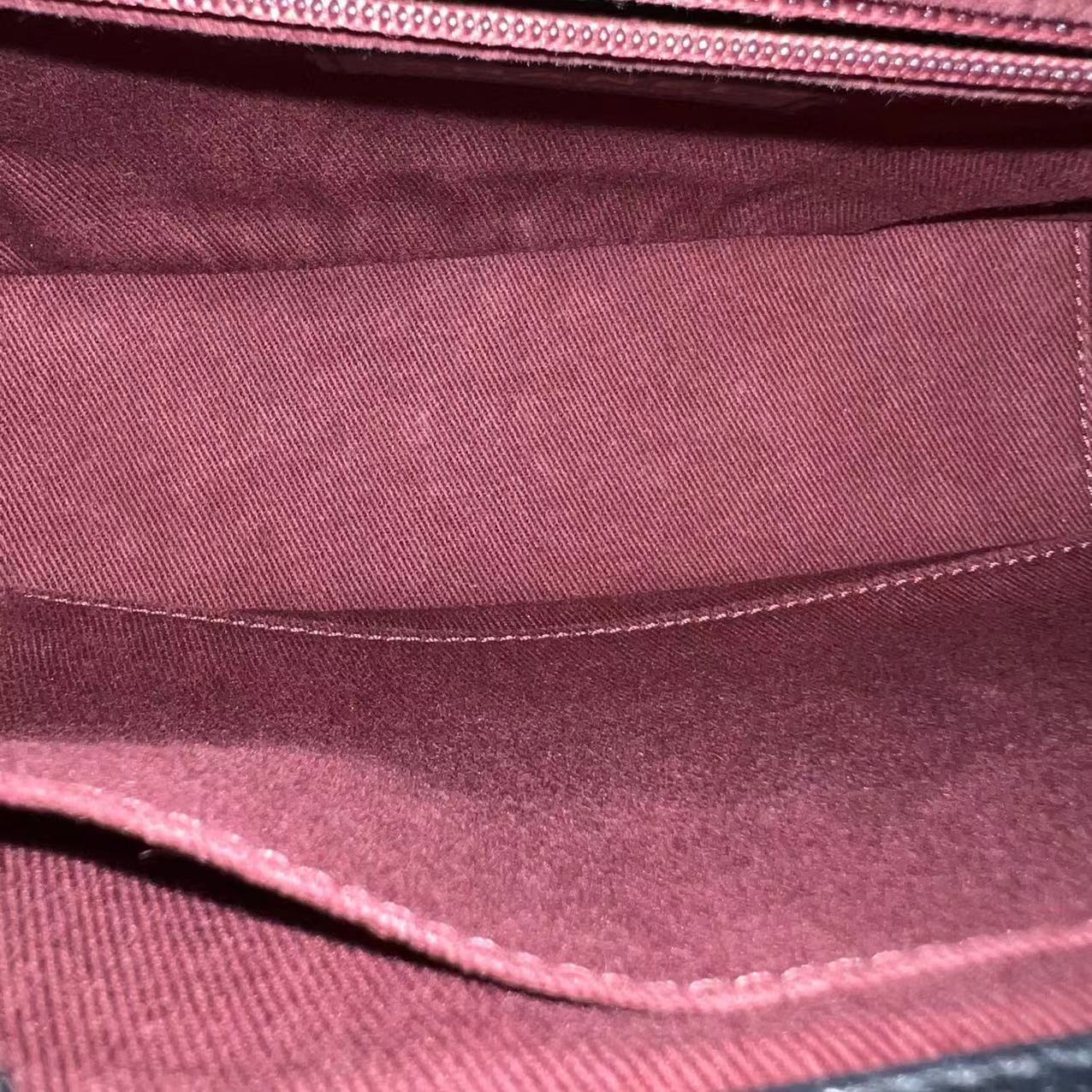 Caviar Medium Business Affinity Quilted Grained Calfskin Black Golden Hardware Series 27