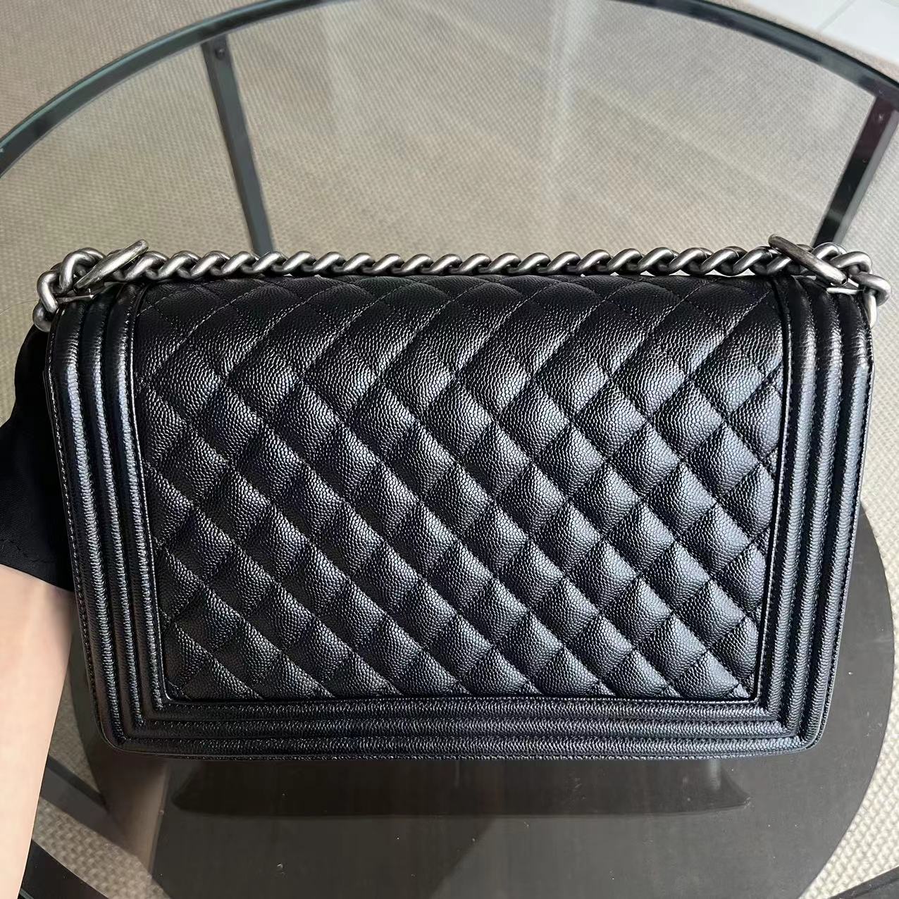*Like New* Caviar New Medium Boy 28CM Quilted Grained Calfskin Black Ruthenium Silver Hardware Series 27