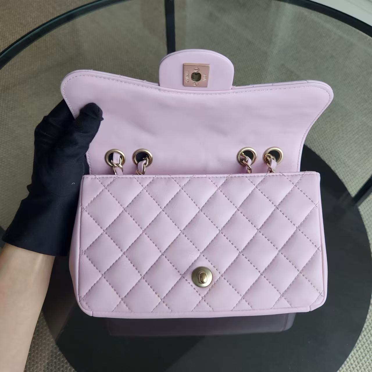 Chanel Chic Flap Small - 23CM Quilted Lambskin Sakura Light Pink Gold Hardware Series 21