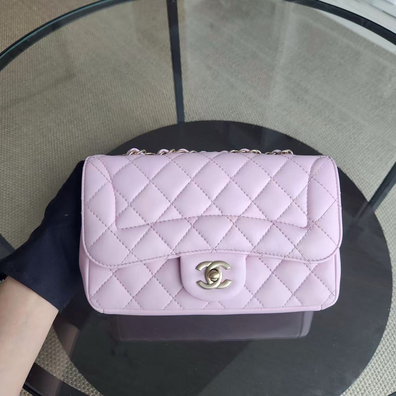 Chanel Chic Flap Small - 23CM Quilted Lambskin Sakura Light Pink Gold Hardware Series 21