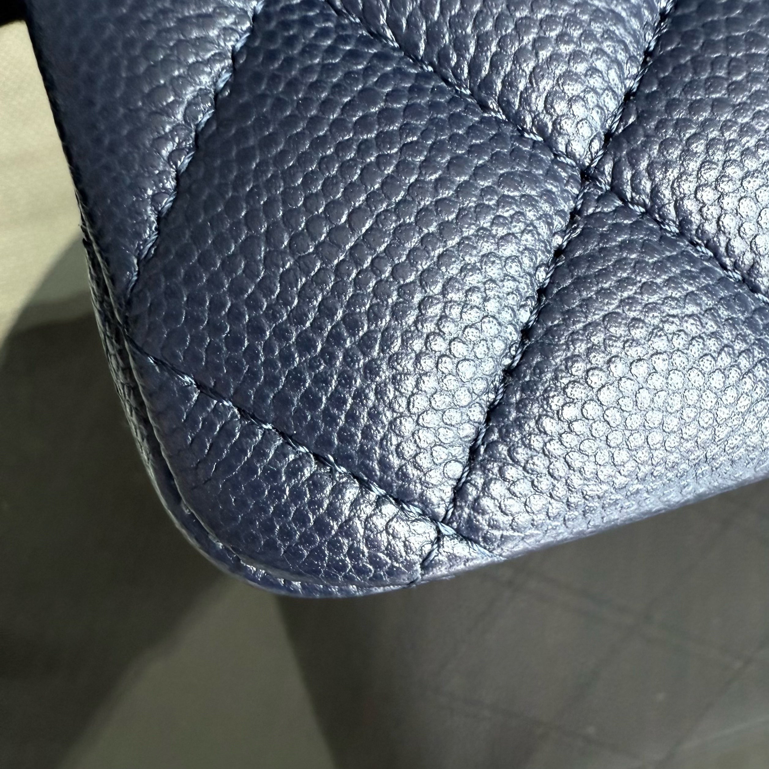 Chanel Classic Flap Medium - Caviar 25CM Quilted Midnight Blue Gold Hardware Series 31