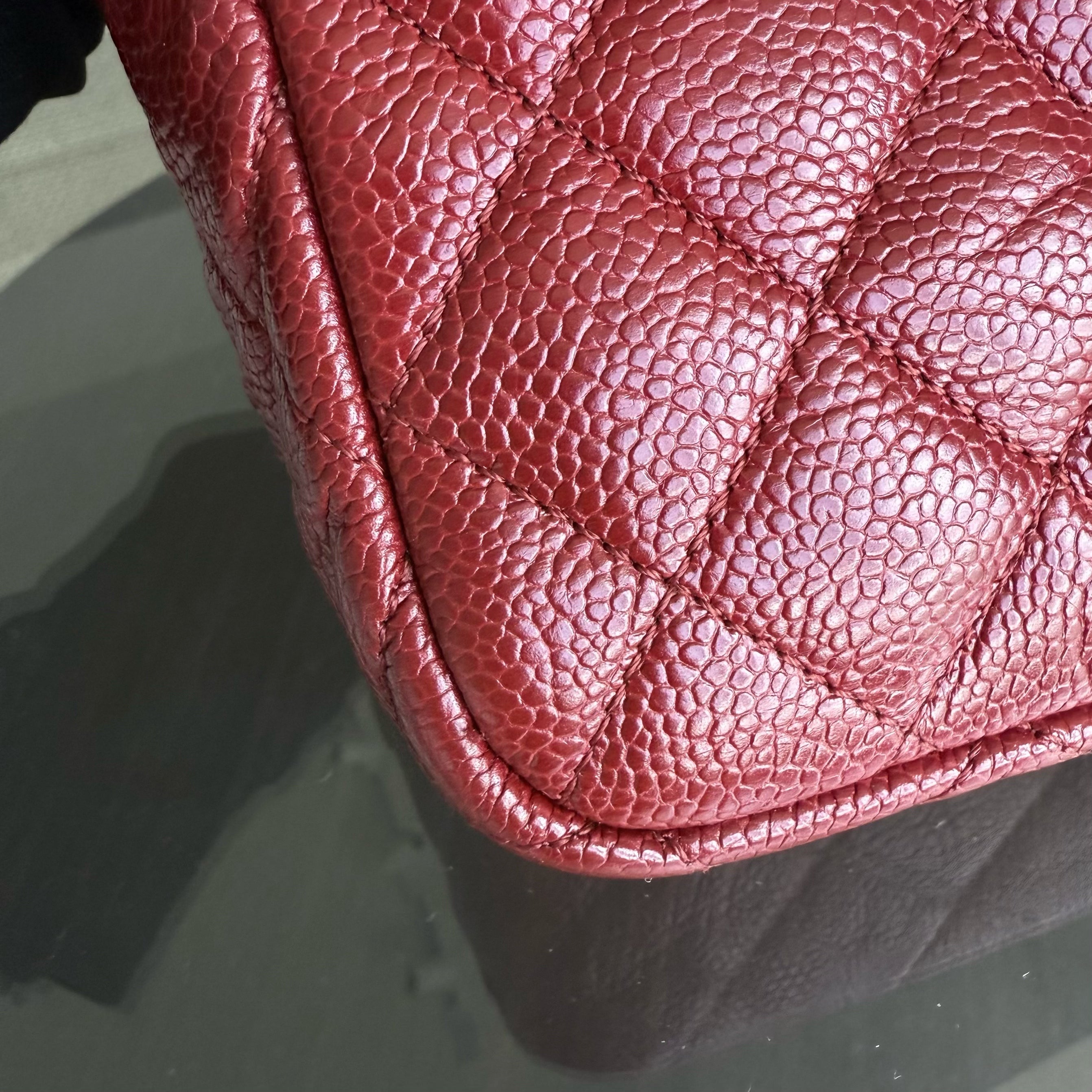 Chanel Two-tone Seasonal Flap - 23CM Caviar Red Gold Hardware Series 21
