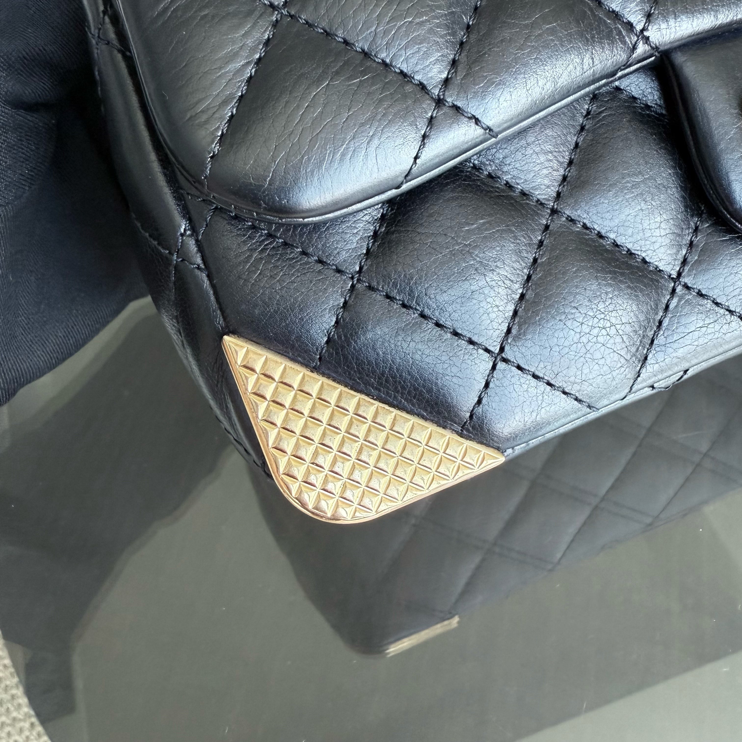Chanel Rock The Corner Seasonal Flap Small - 20CM Quilted Calfskin Midnight Blue Gold Hardware Series 24
