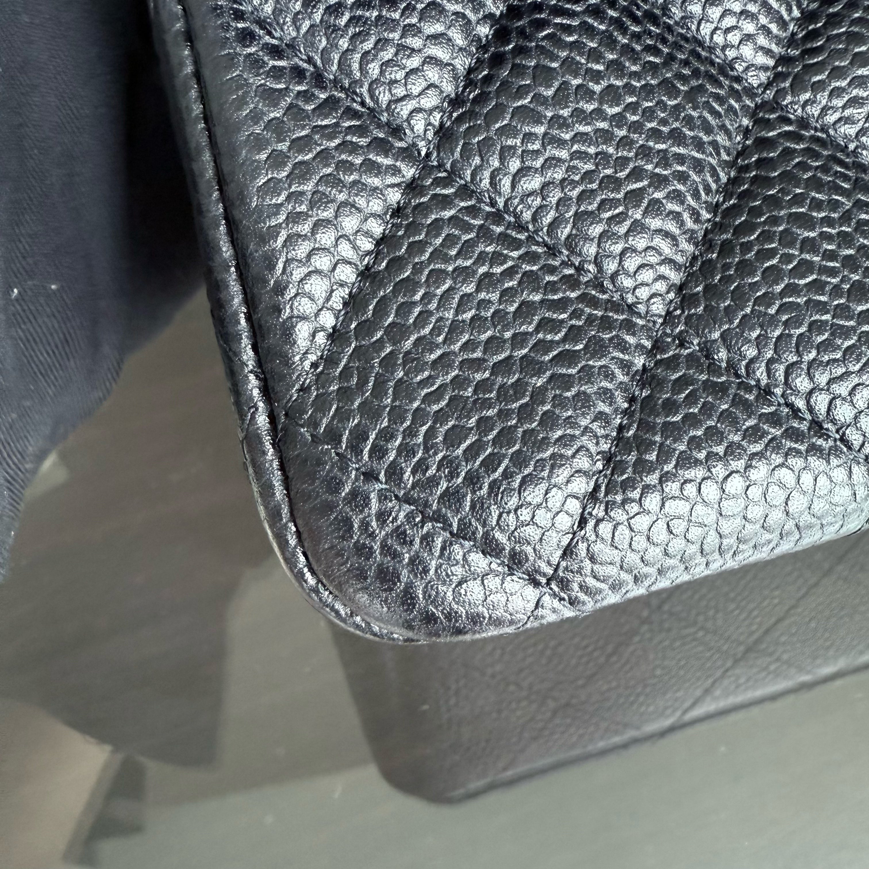 Chanel Classic Flap Medium - Caviar 25CM Quilted Grained Calfskin Black Gold Hardware Series 14