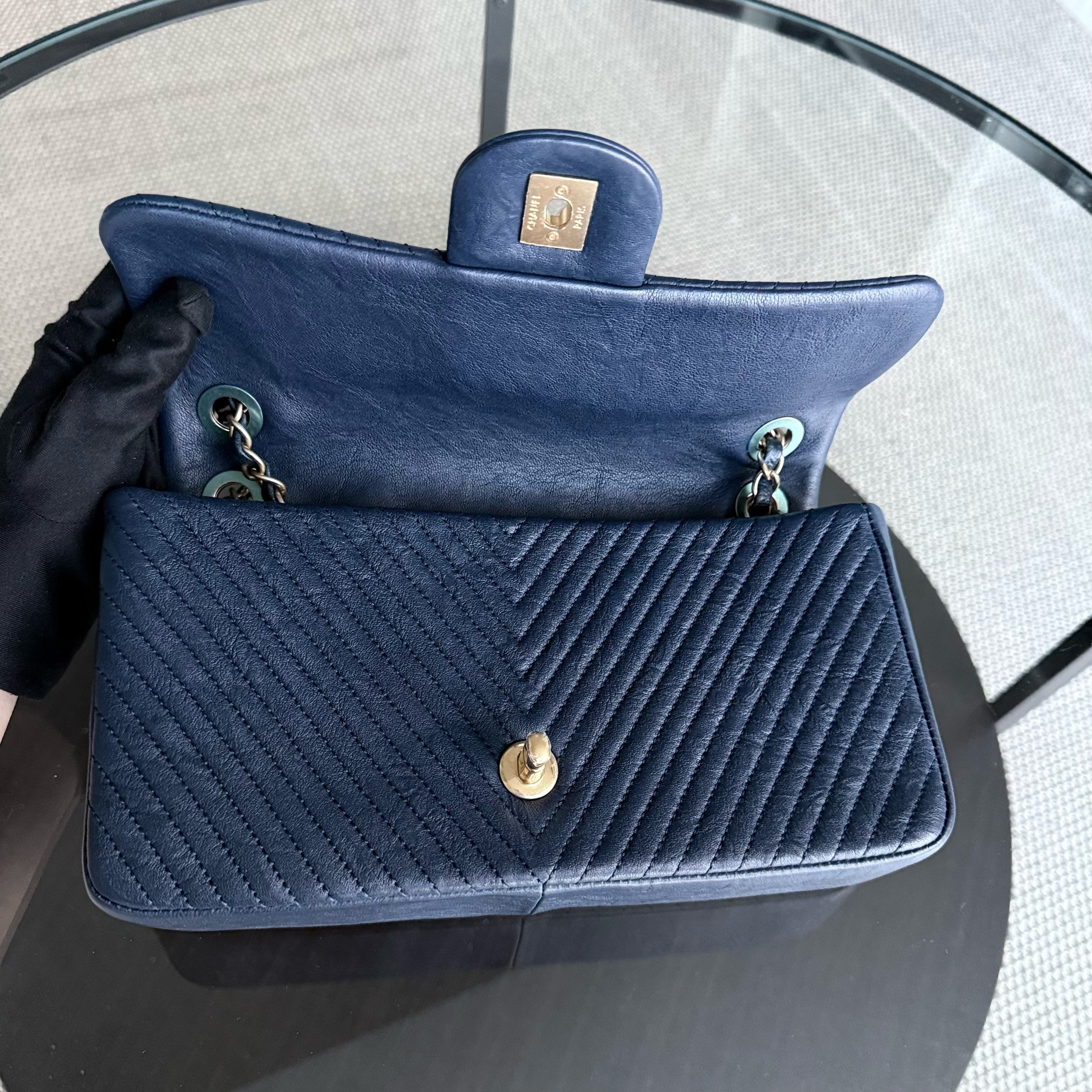 Chanel Seasonal Flap Medium - 25CM Surpique CC Herringbone Medallion Flap Chevron Dark Navy Blue Gold Hardware Series 22