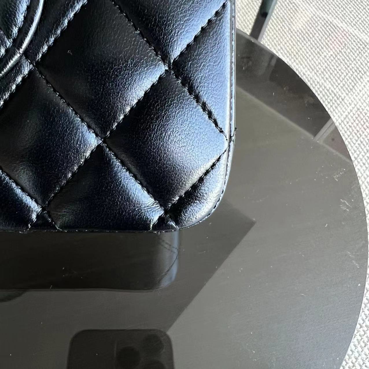 Chanel Classic Flap Medium - Quilted Lambskin Black Golden Hardware