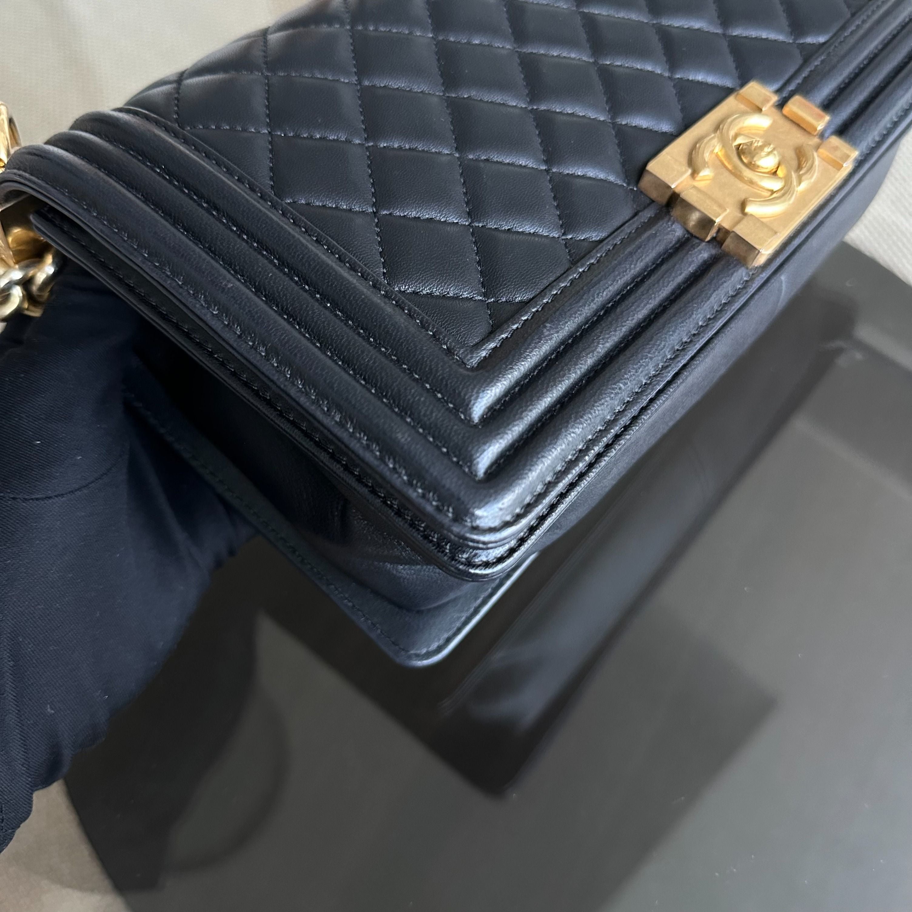 *Full set, Receipt* Chanel Boy Old Medium 25CM Lambskin Quilted Lambskin Black GHW No 22 - Luxury Evermore
