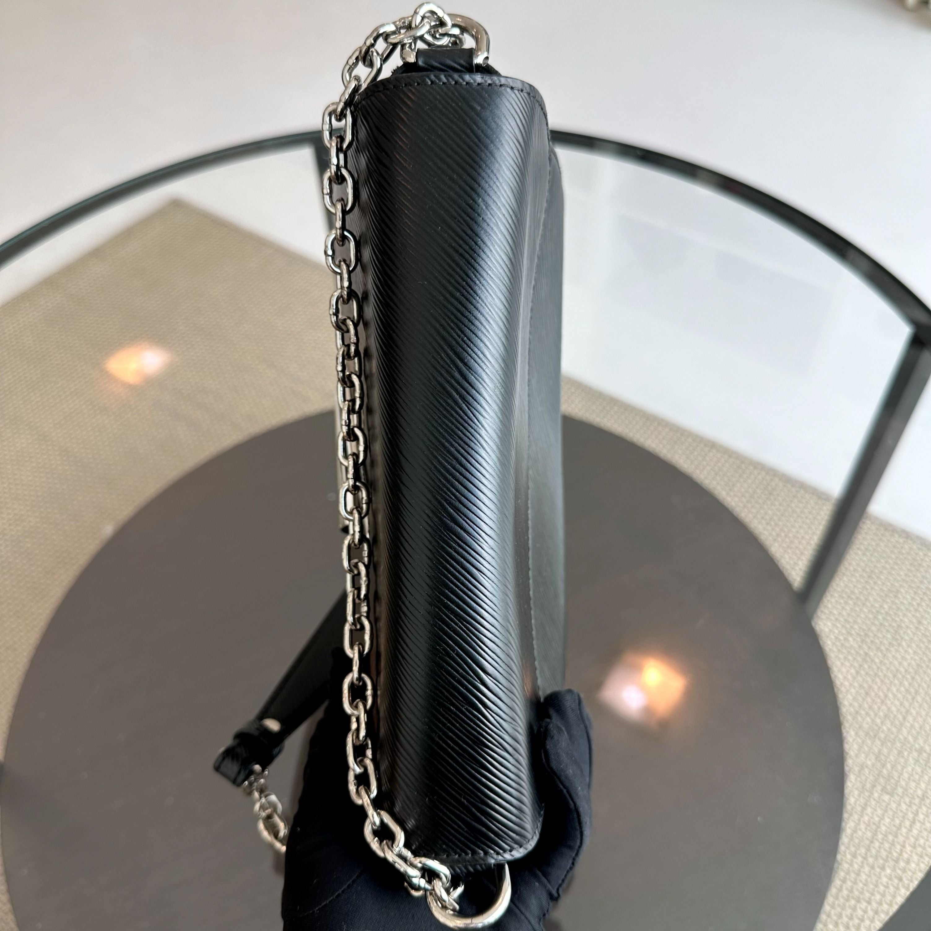 Louis Vuitton LV Twist MM EPI Leather Black SHW