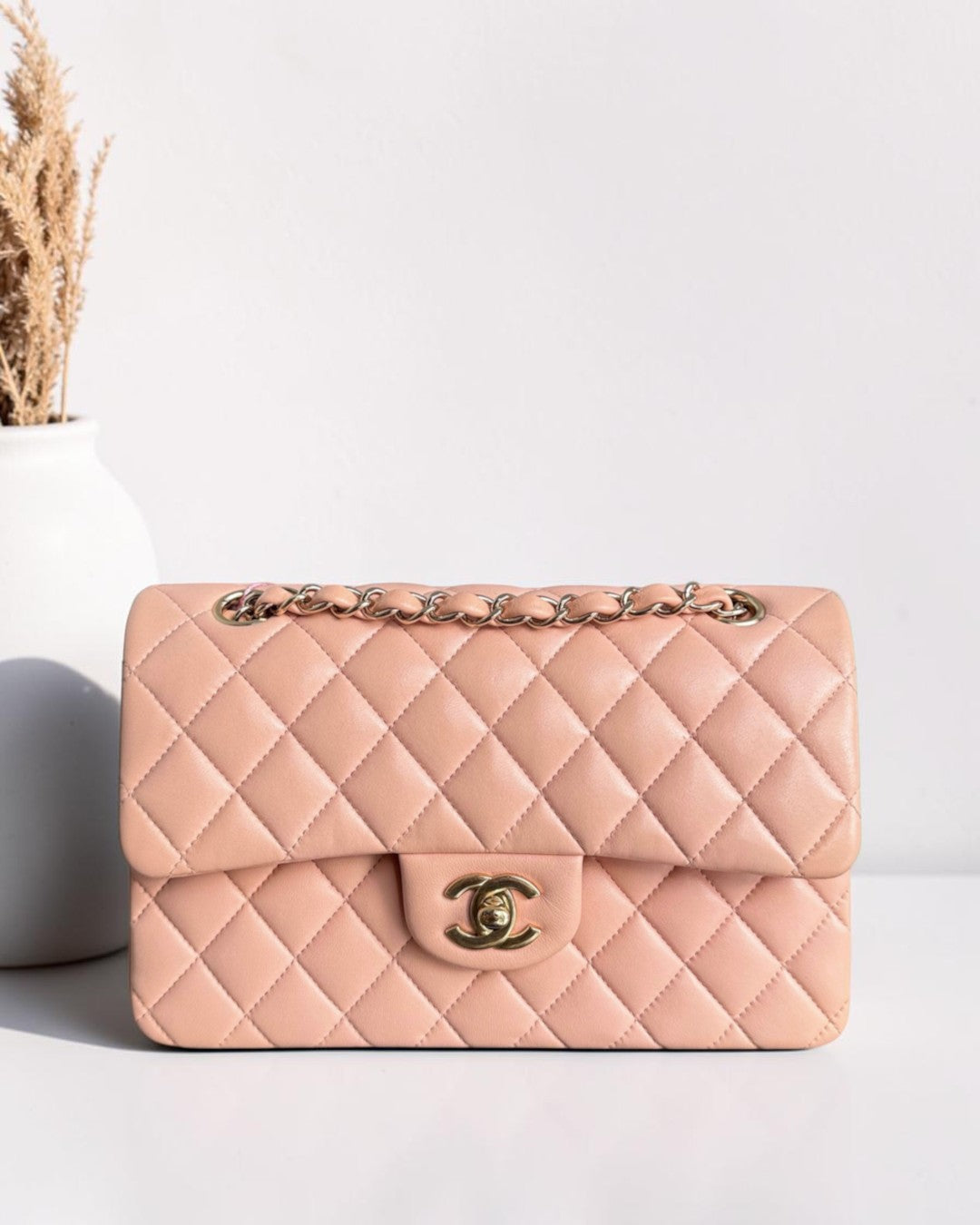 Luxury Evermore Chanel Classic Flap small bag in light pink quilted lambskin leather with gold-tone hardware