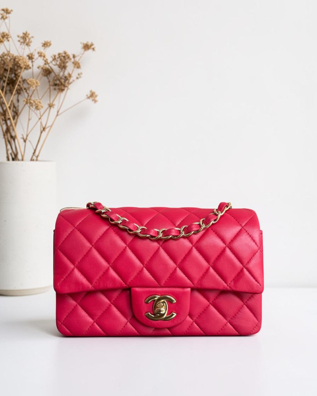 Luxury Evermore quilted fuchsia leather handbag with gold chain strap and iconic CC turn-lock closure