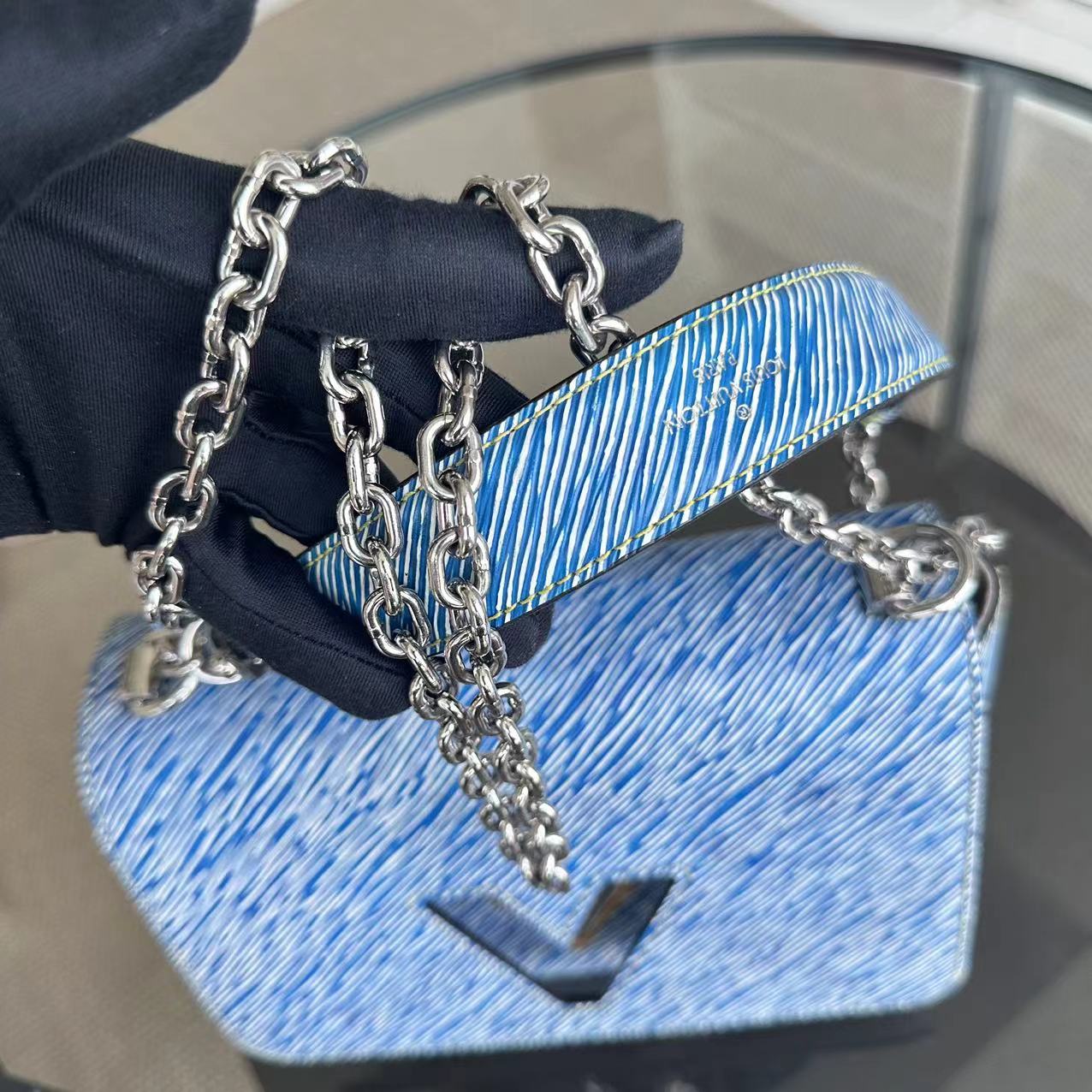 LV Louis Vuitton Twist MM Light Blue Denim EPI Leather Two-tone Metal - Luxury Evermore