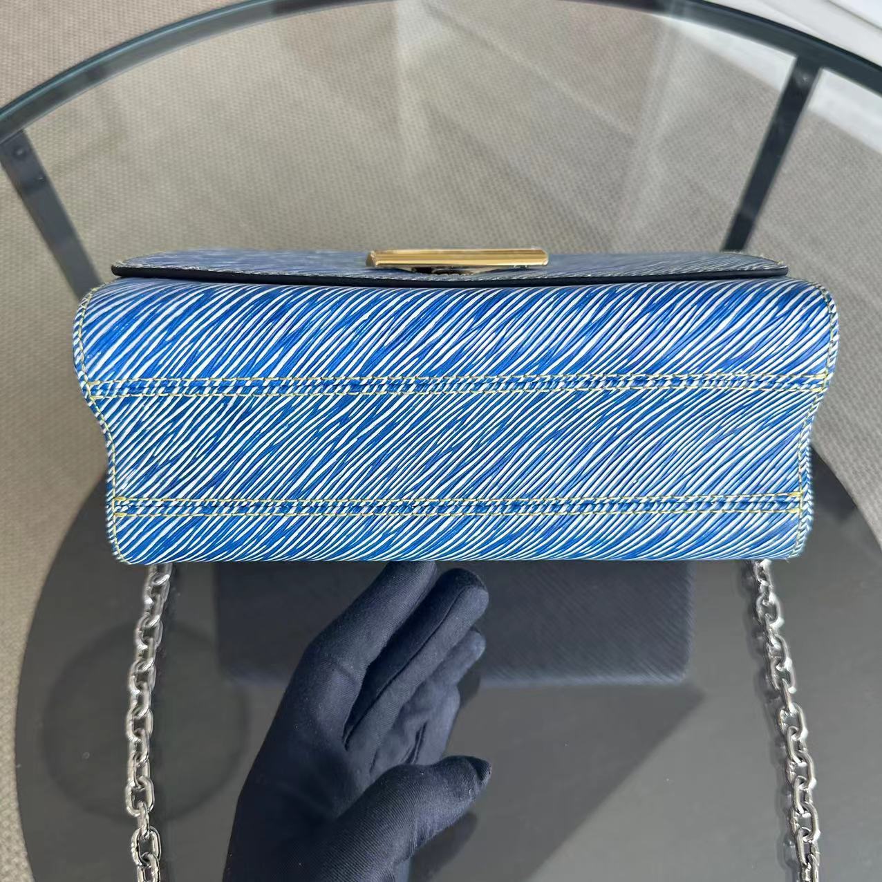 LV Louis Vuitton Twist MM Light Blue Denim EPI Leather Two-tone Metal - Luxury Evermore