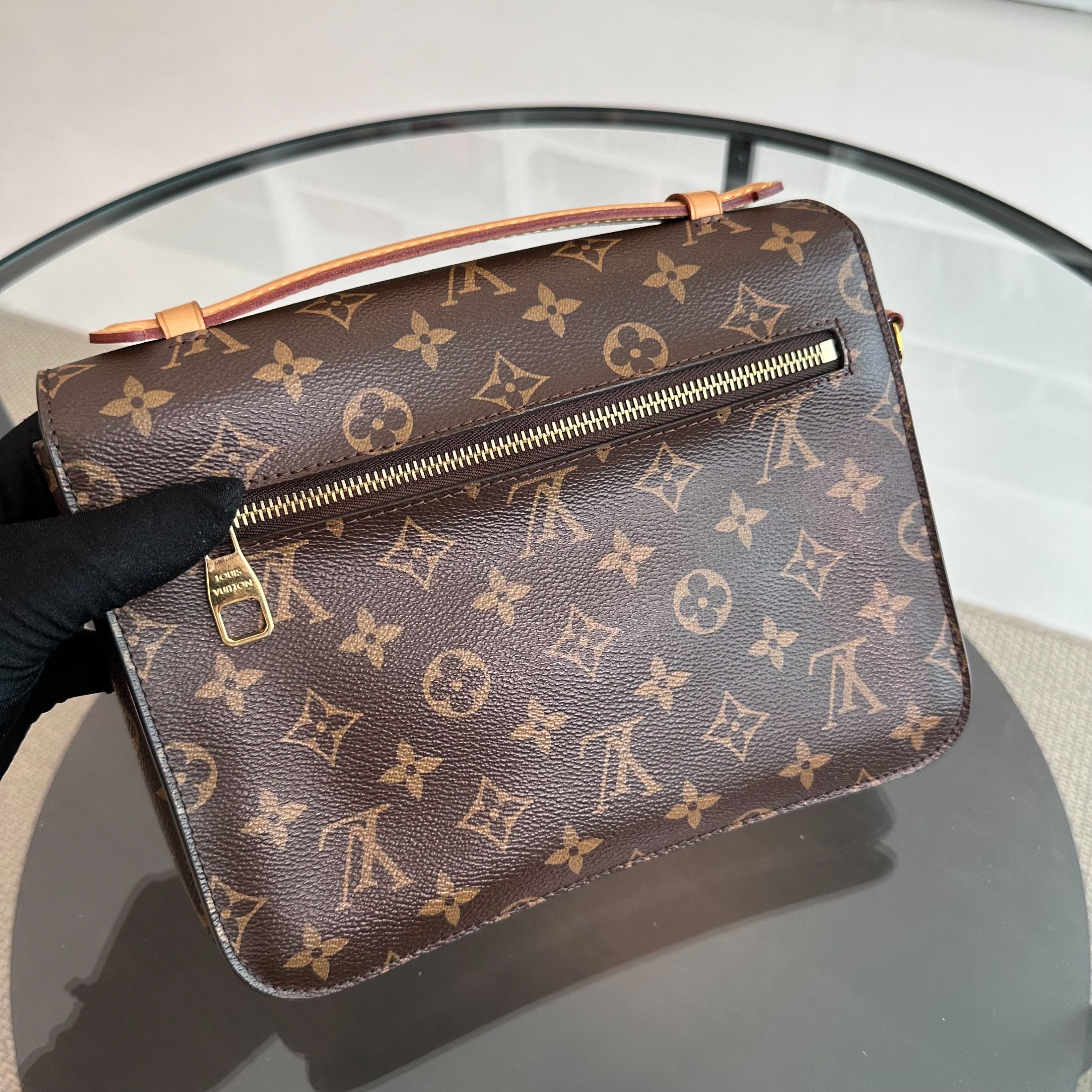 LV Pochette Metis Monogram Cross Body Louis Vuitton - Luxury Evermore