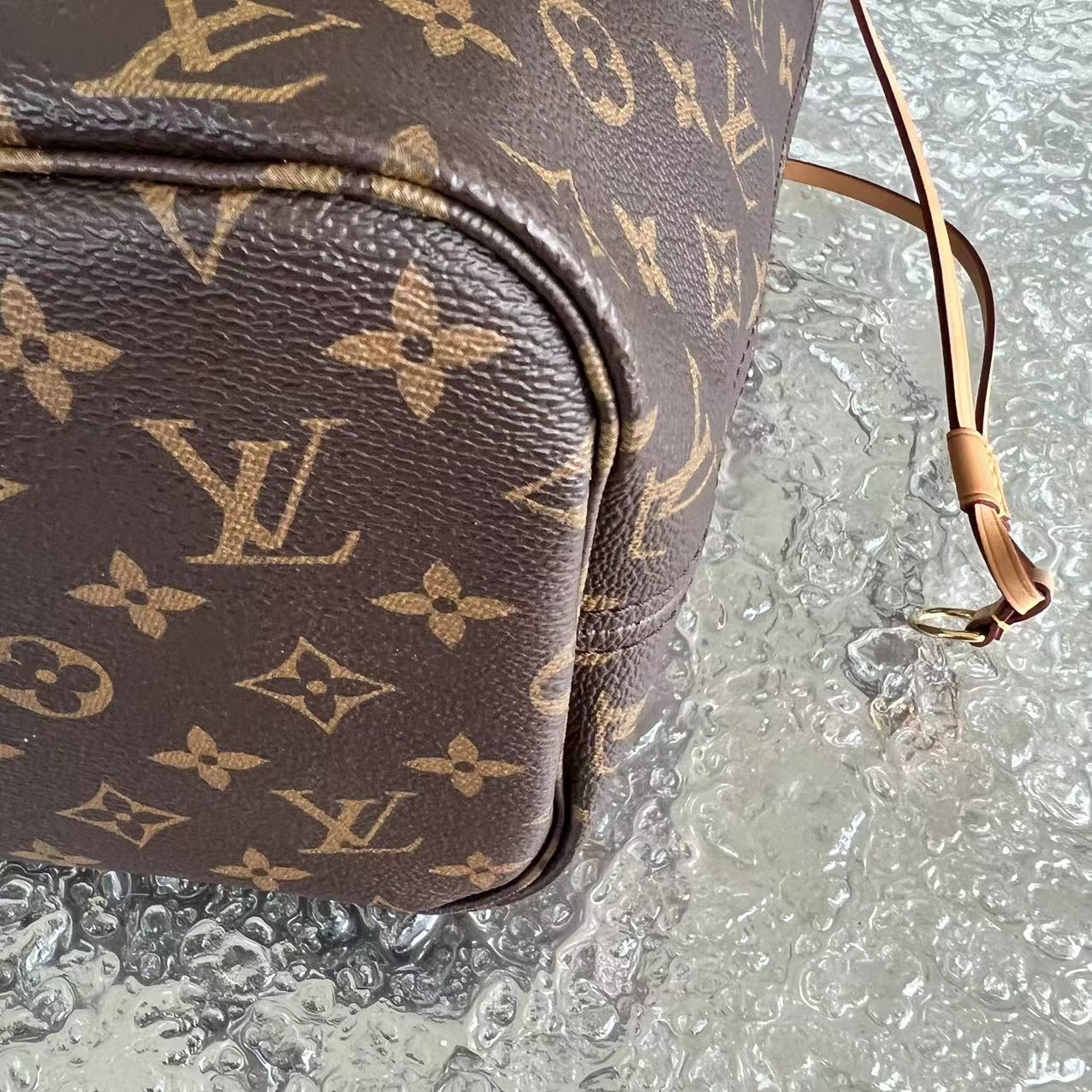 *Microchipped* Louis Vuitton LV Neverfull MM Monogram Canvas Leather - Luxury Evermore