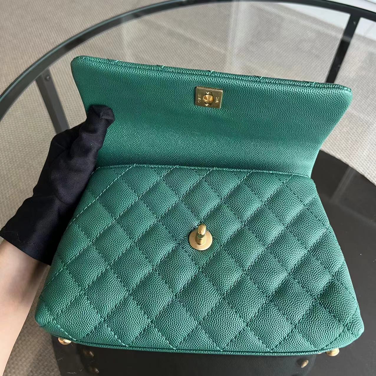 Caviar Coco Handle Quilted Grained Calfskin Emerald Green Golden Hardware Series 25