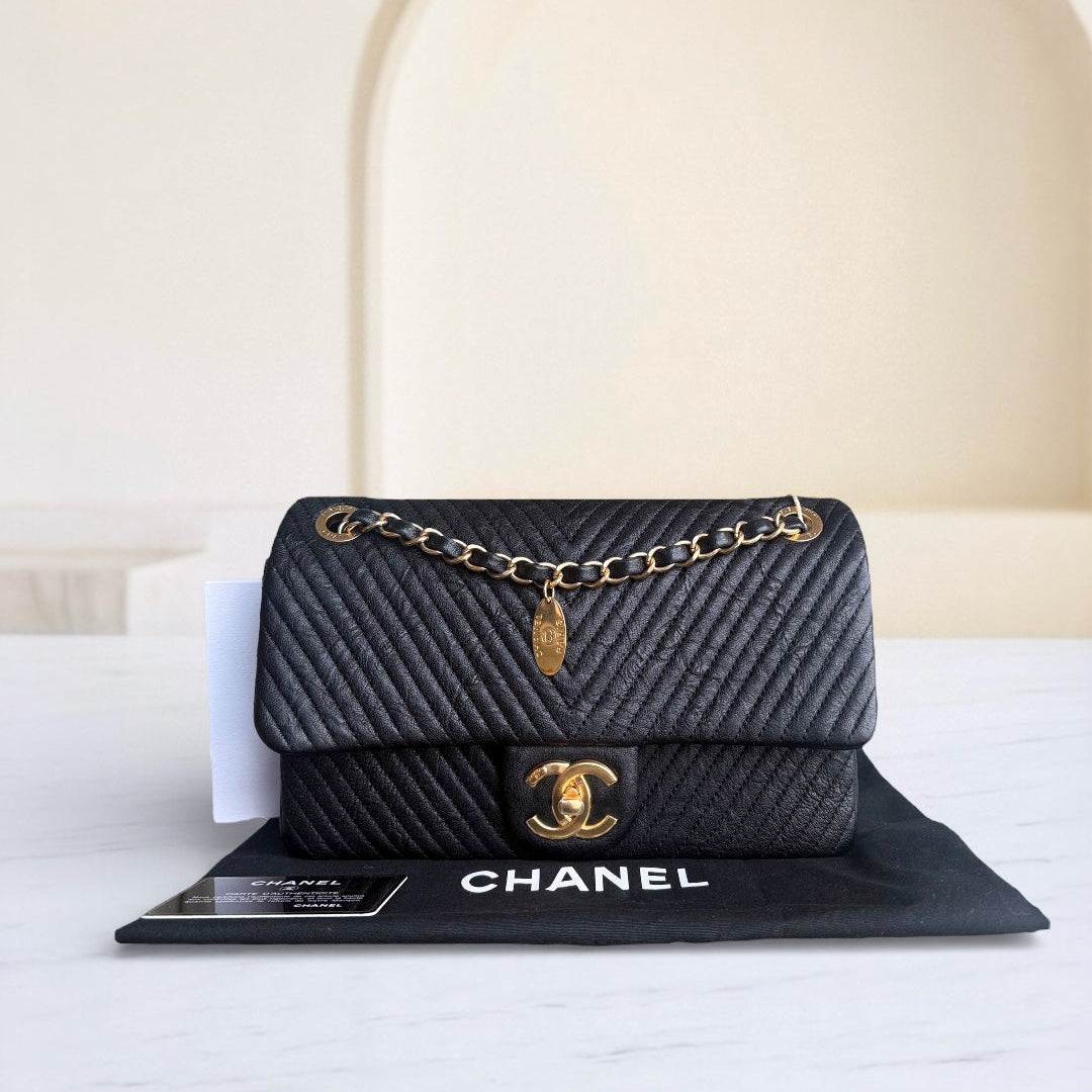 Chanel Seasonal Flap - Medium 25CM Chevron Surpique CC Herringbone Medallion Calfskin Flap Black Gold Hardware Series 21