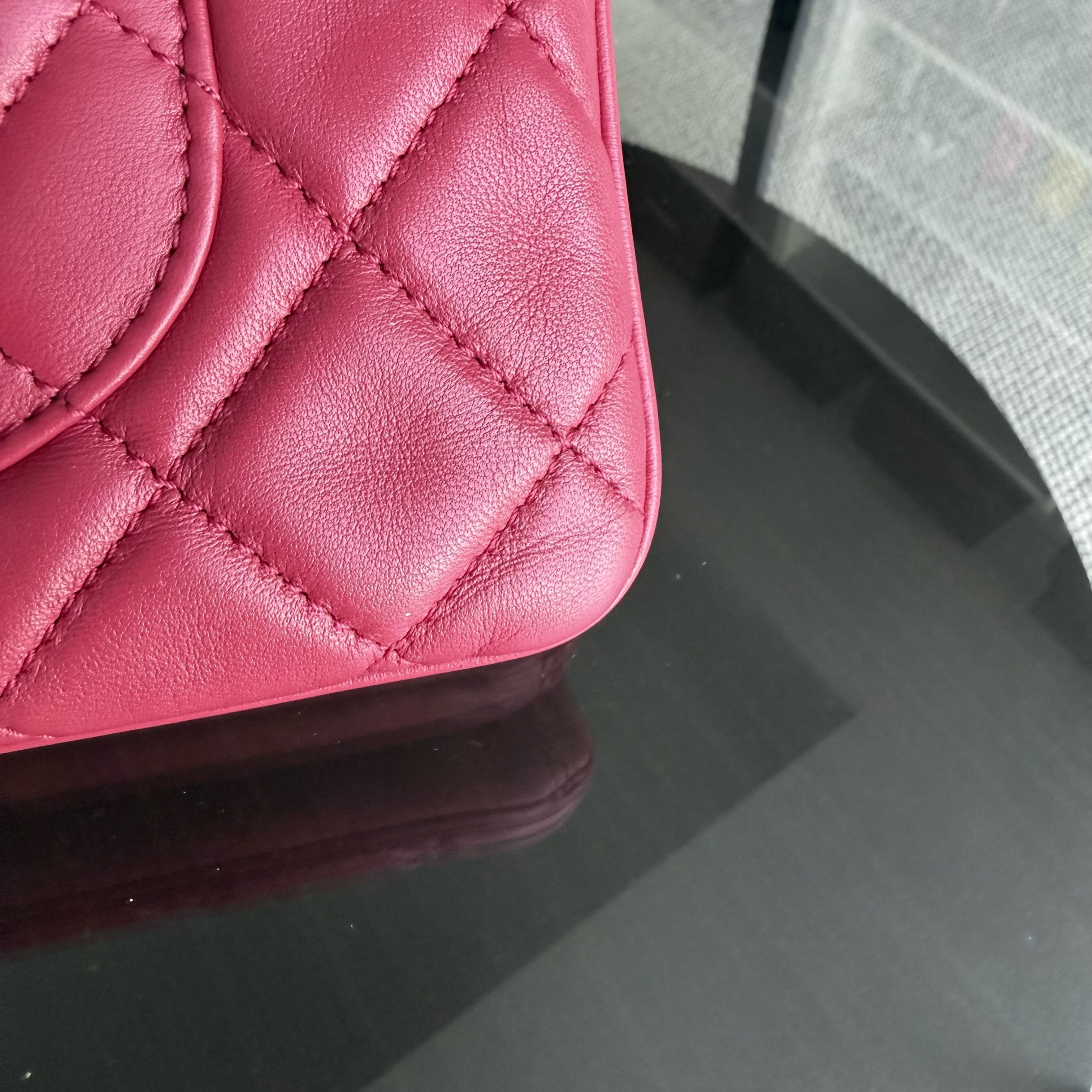 Chanel Flap Medium - 25CM Quilted Lambskin Red Gold Hardware Series 19