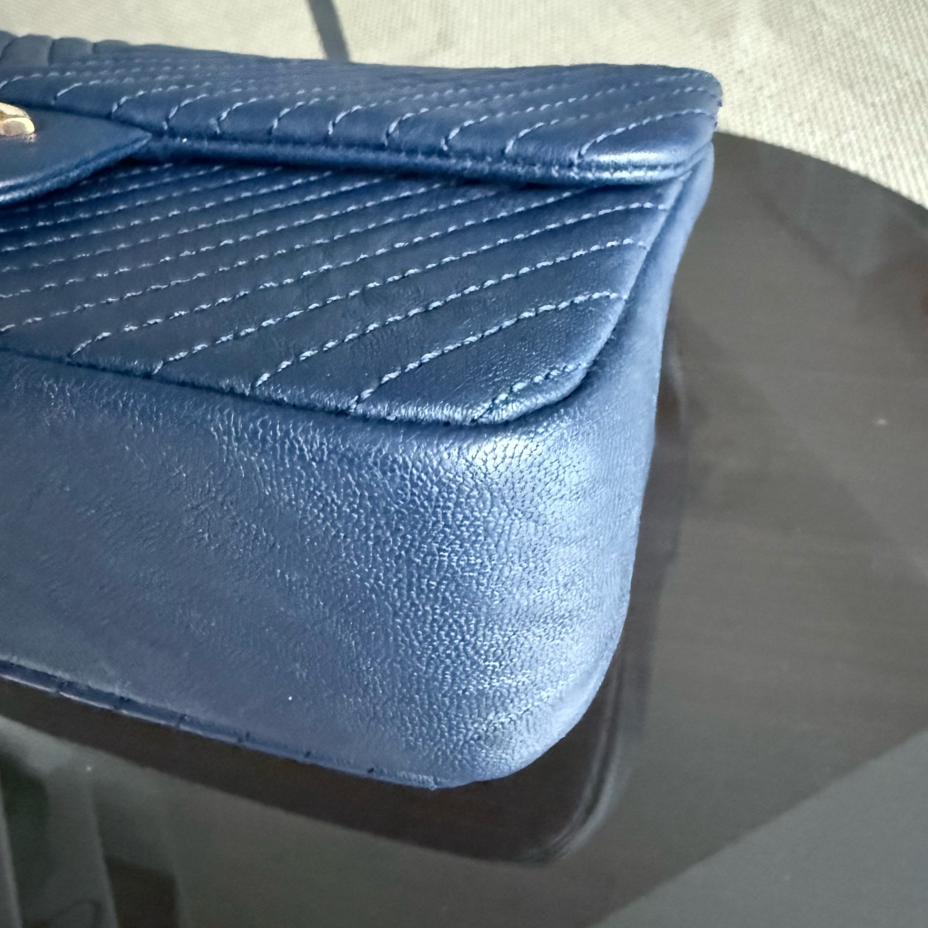 Chanel Seasonal Flap Small - 23CM Surpique CC Herringbone Medallion Flap Chevron Dark Navy Blue Gold Hardware Series 21