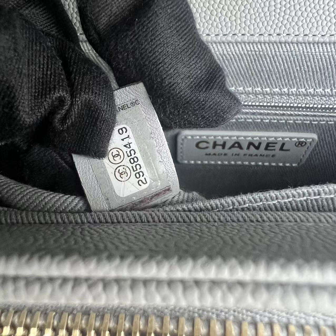 *Unused, 2020* Chanel Caviar Medium Business Affinity 23CM Quilted Calfskin Grey Gray GHW No 29