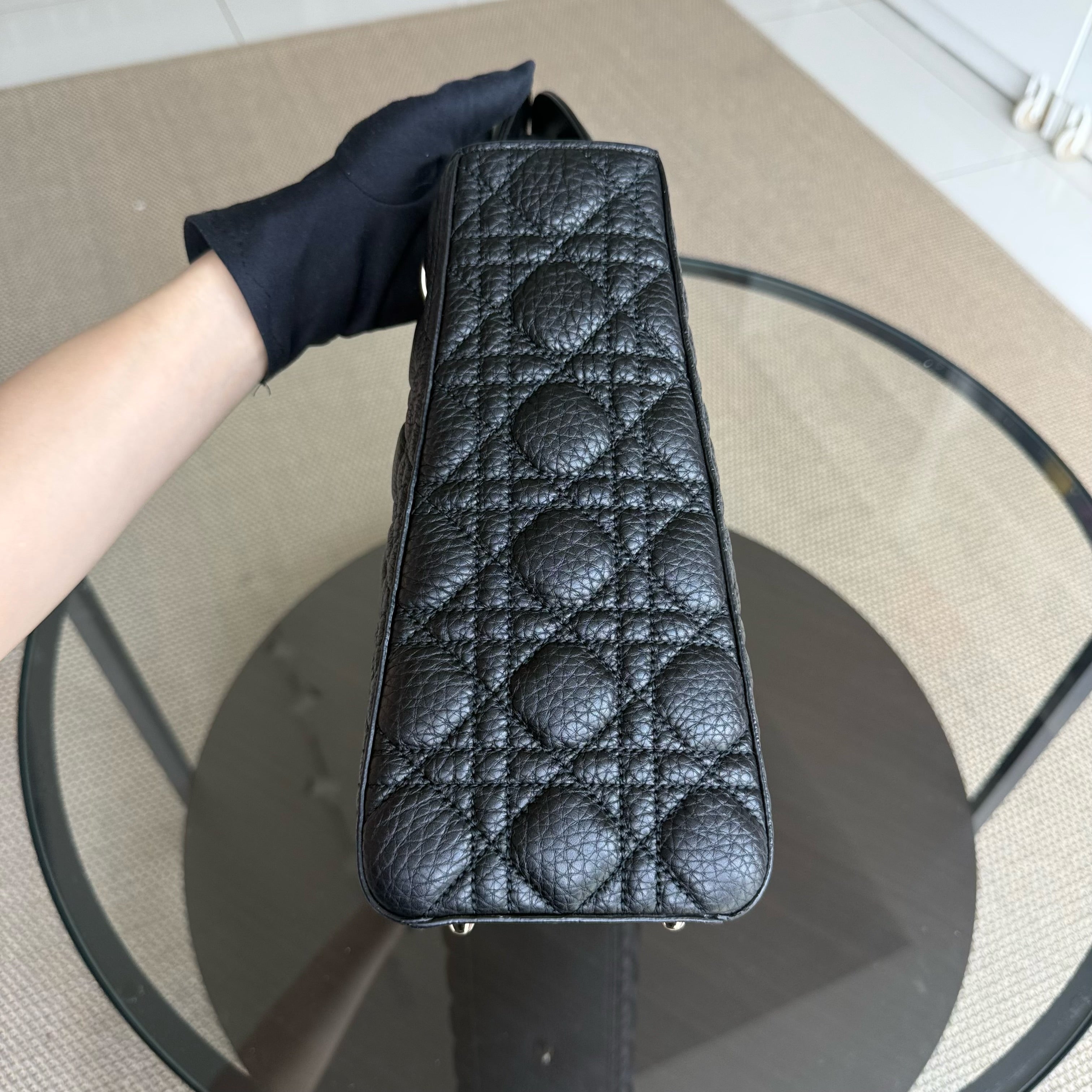 *Flap, Grained Calfskin* Lady Large Flap Grained Calfskin Cannage Black GHW