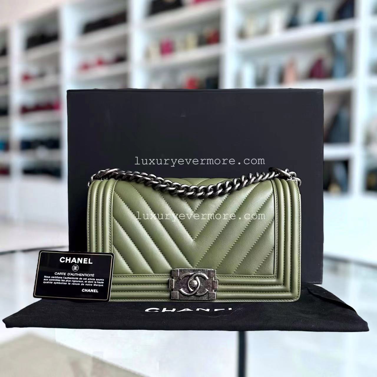 Chanel Boy Medium - 25CM Calfskin Chevron Green Ruthenium Silver Hardware Series 20