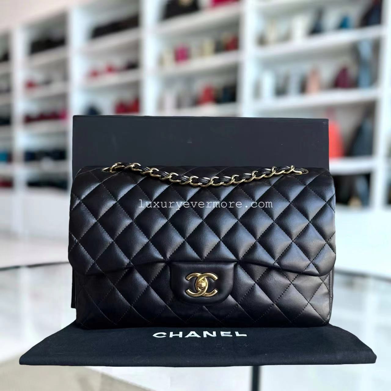 Chanel Classic Flap Jumbo - Double Flap 30CM Quilted Lambskin Black Golden Hardware Series 19