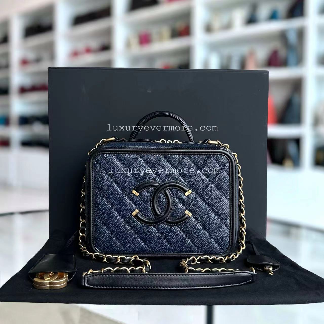 Chanel Vanity Case Filigree - Caviar Quilted Blue Black Golden Hardware