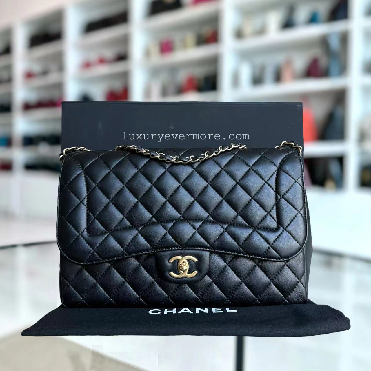 Chanel Chic Flap Jumbo 30CM Quilted Lambskin Black Golden Hardware Series 21