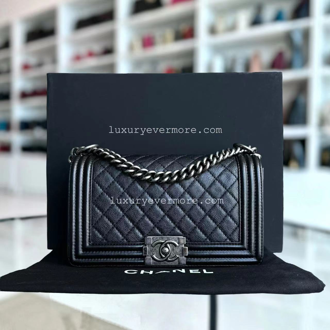 Chanel Calfskin Boy Old Medium 25CM Medium Quilted Black Ruthenium Silver Hardware Series 18