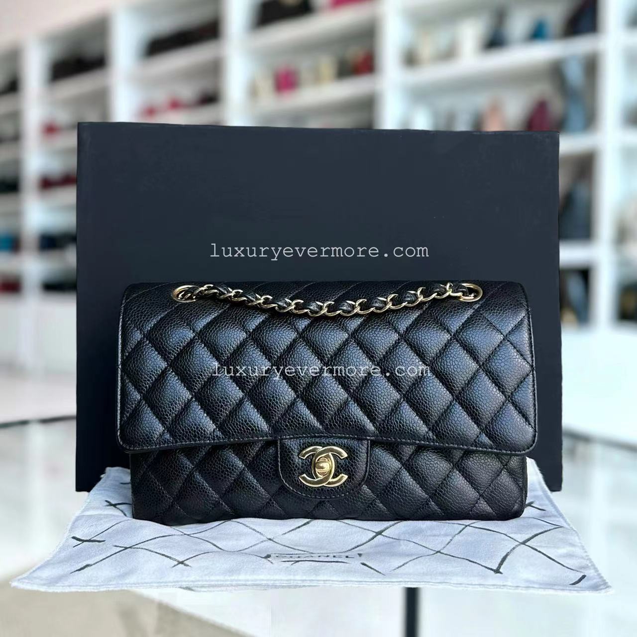 Chanel Classic Flap Medium Caviar 25CM Calfskin Black Golden Hardware Series 25