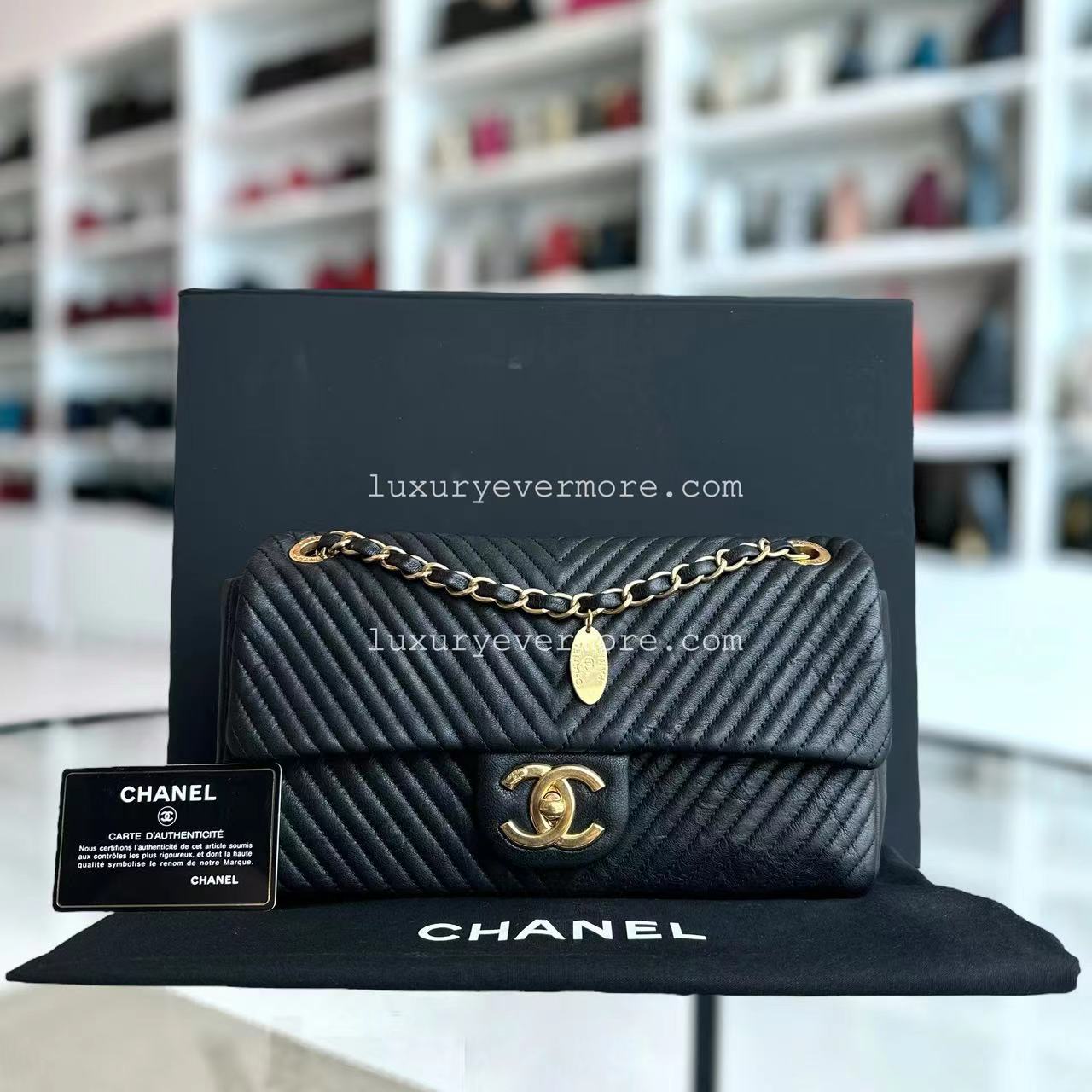 Chanel Medium Herringbone Seasonal Flap Black Aged Calfskin Golden Hardware Series 19