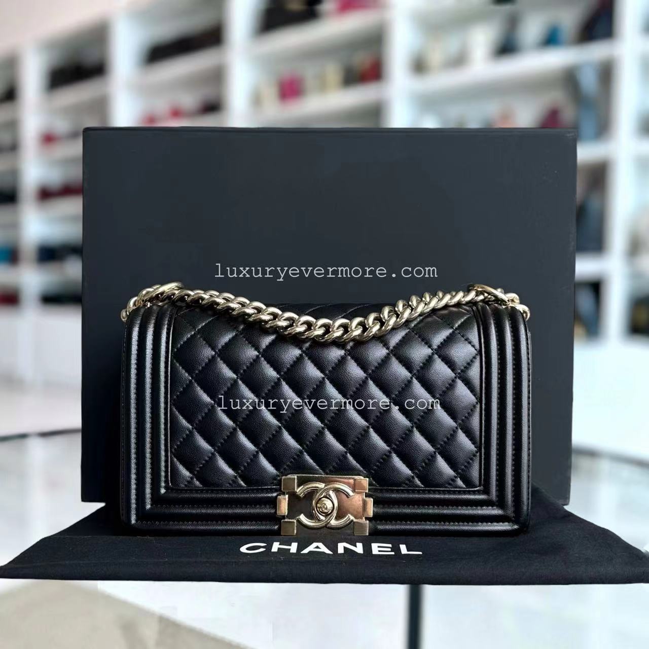 Boy Medium 25CM Quilted Lambskin Black Golden Hardware Series 22